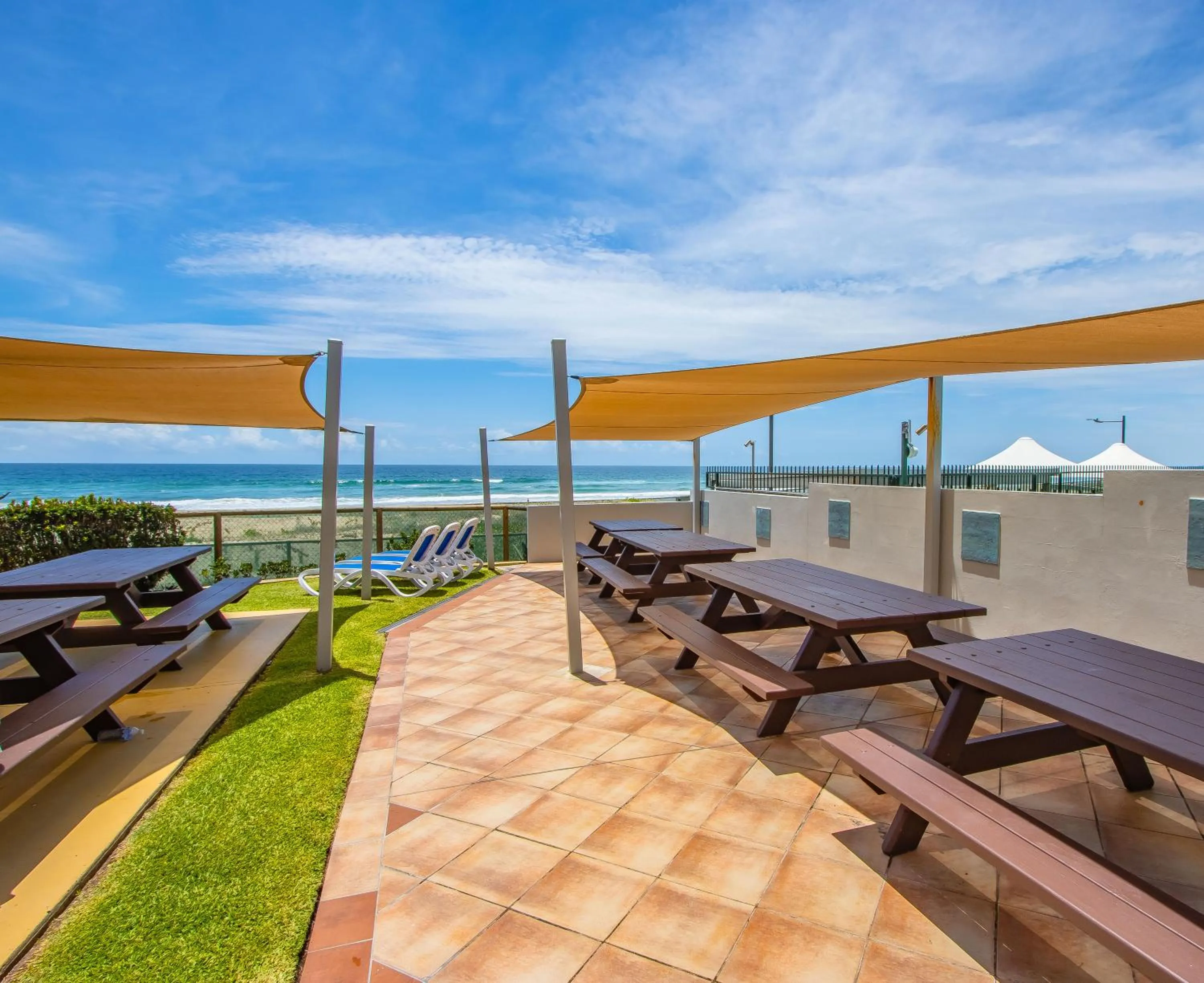 BBQ facilities in Breakers North Absolute Beachfront Apartments - Official