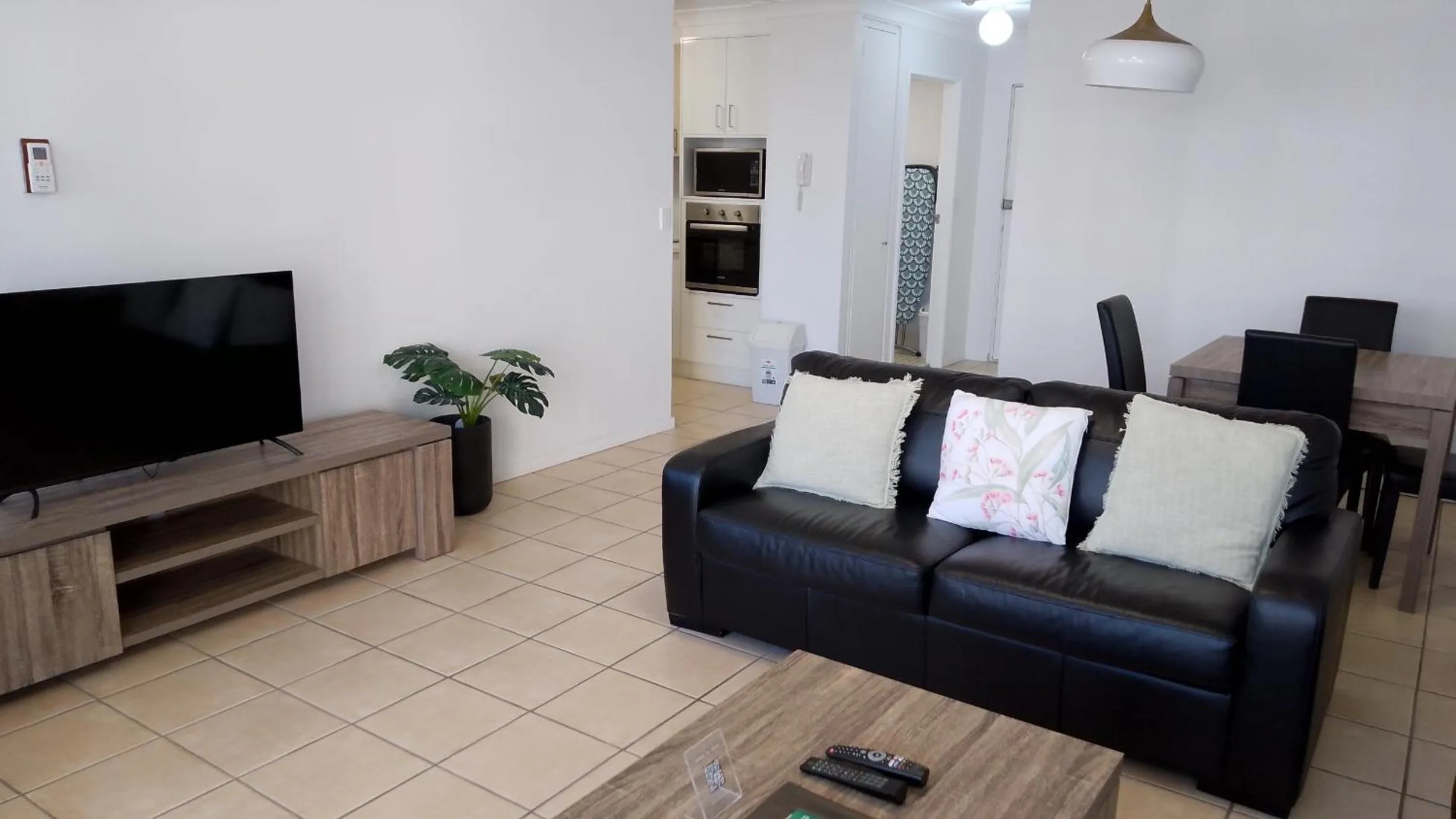 Living room in Breakers North Absolute Beachfront Apartments - Official