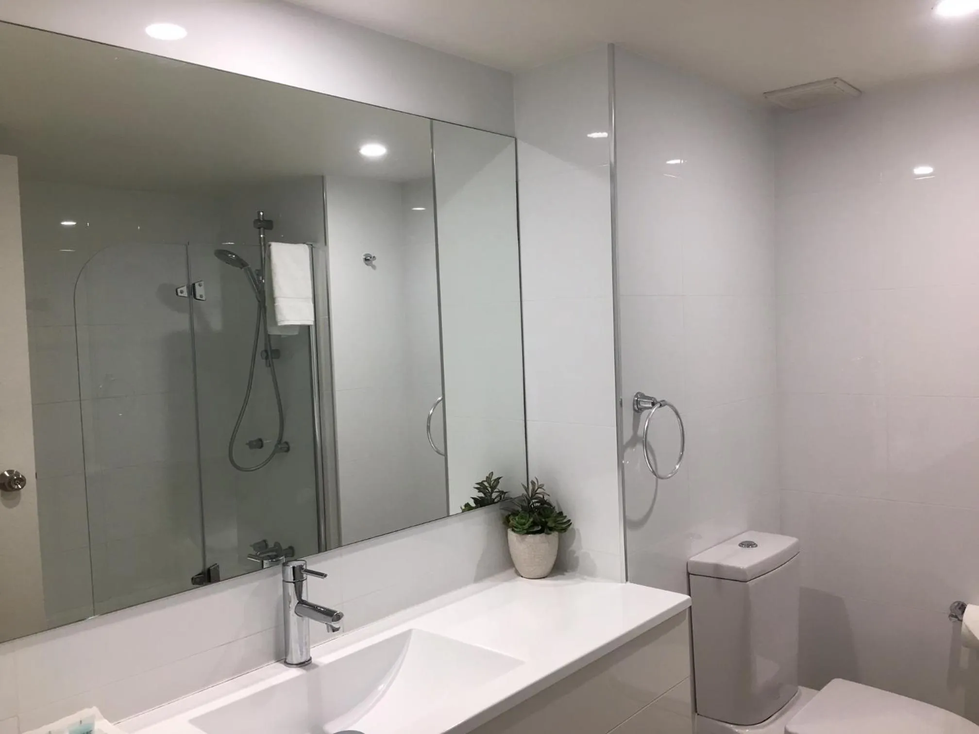 Bathroom in Breakers North Absolute Beachfront Apartments - Official