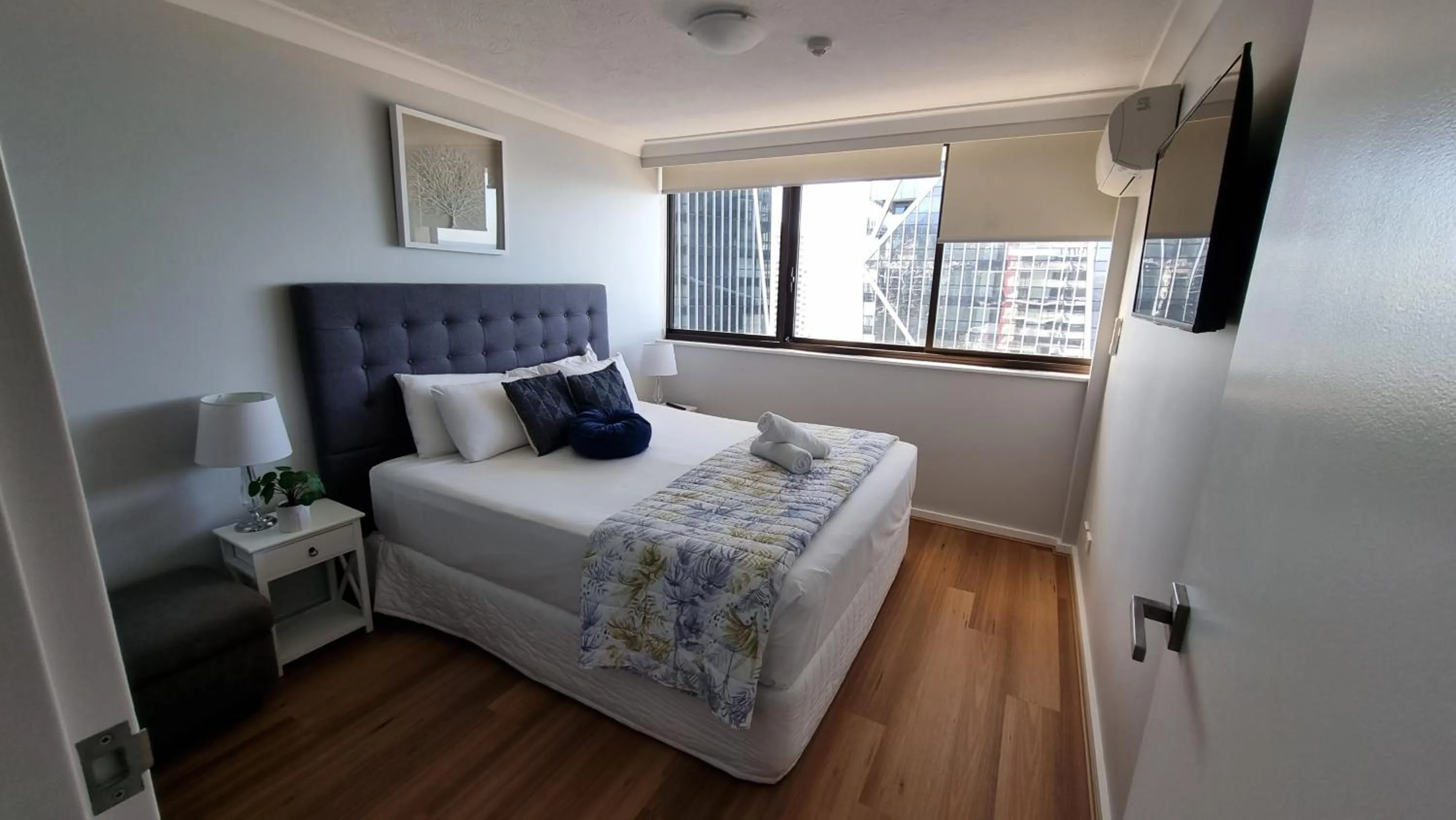 Bedroom, Bed in Breakers North Absolute Beachfront Apartments - Official