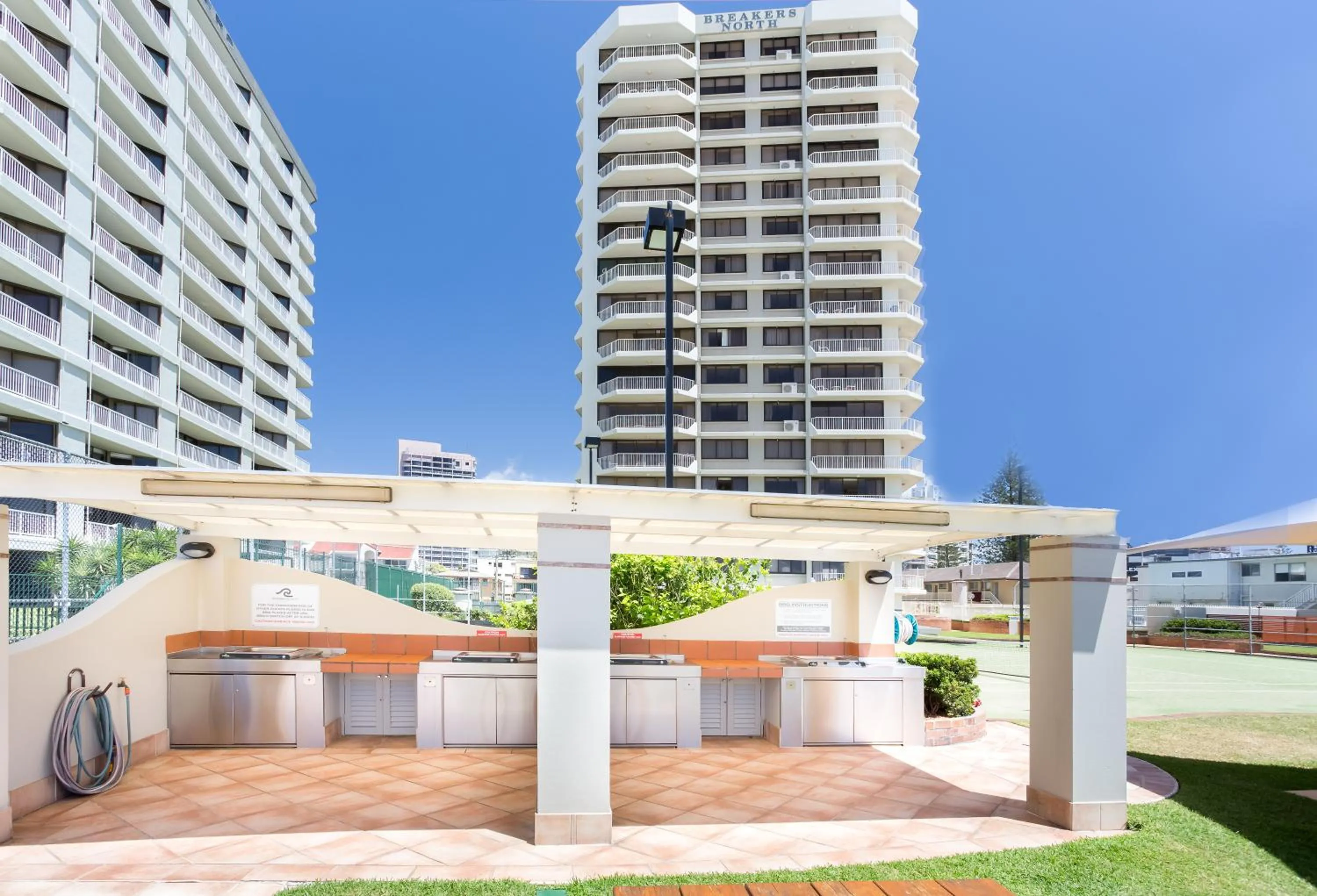 Property building in Breakers North Absolute Beachfront Apartments - Official