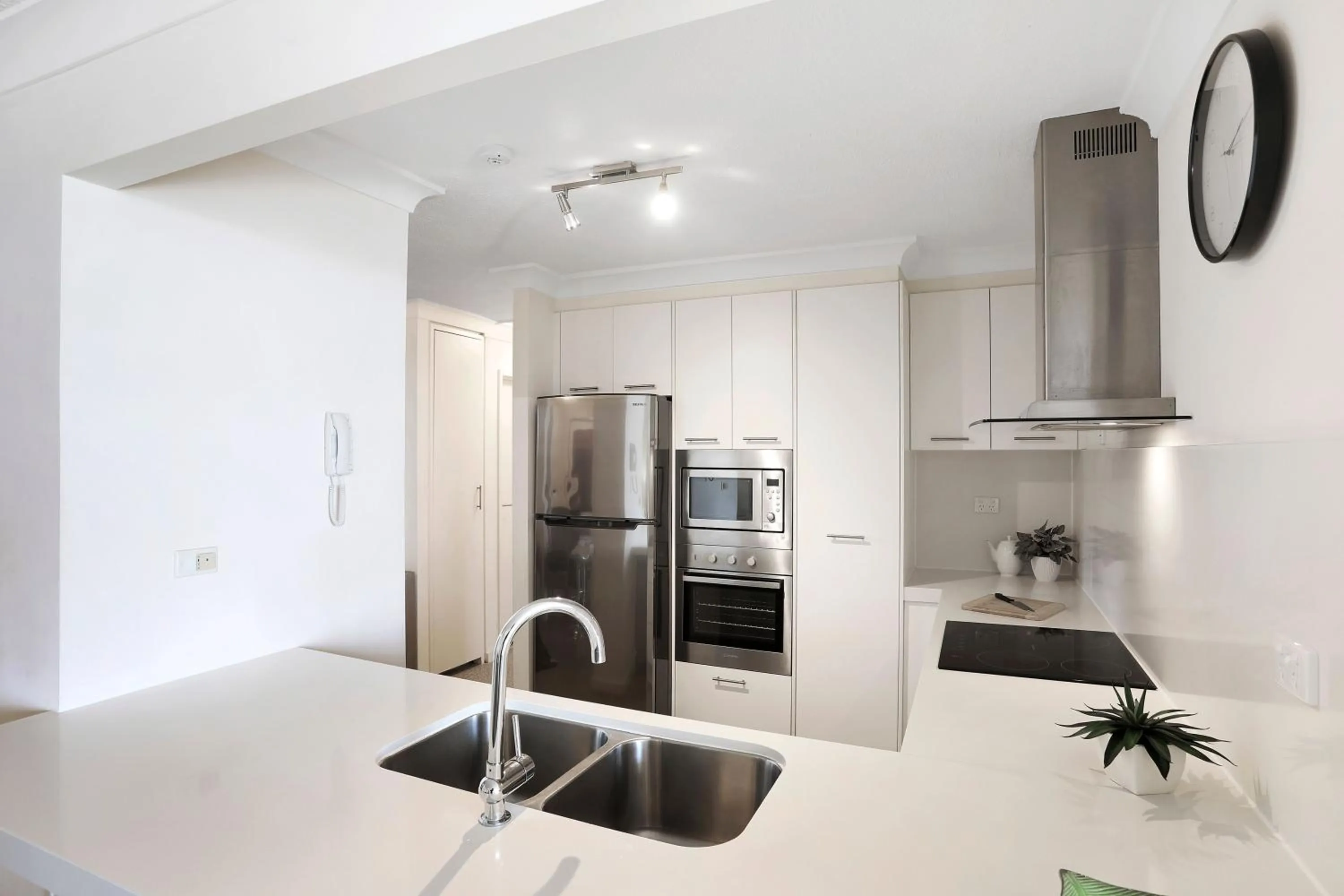Kitchen or kitchenette in Breakers North Absolute Beachfront Apartments - Official