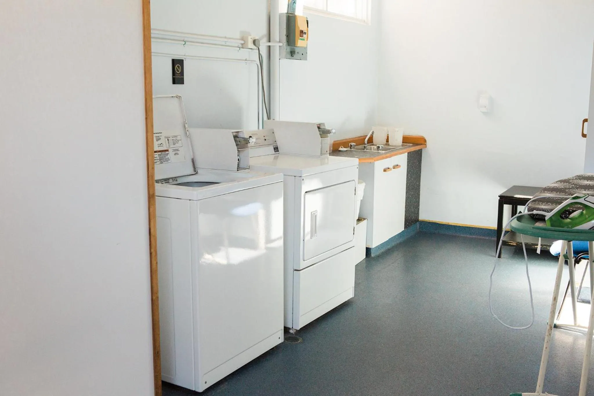 Property building in Bentleigh Motor Inn