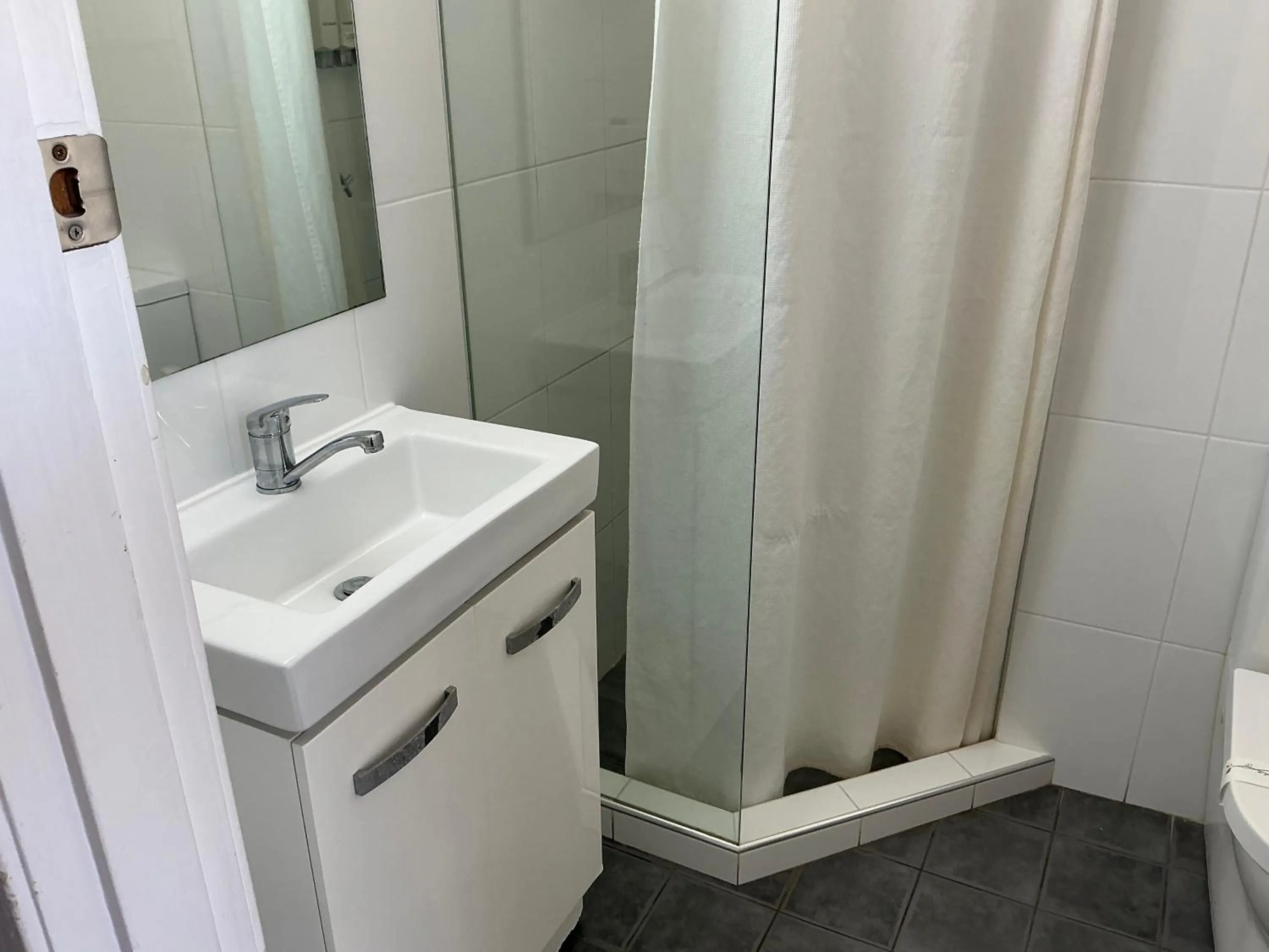 Bathroom in Bentleigh Motor Inn