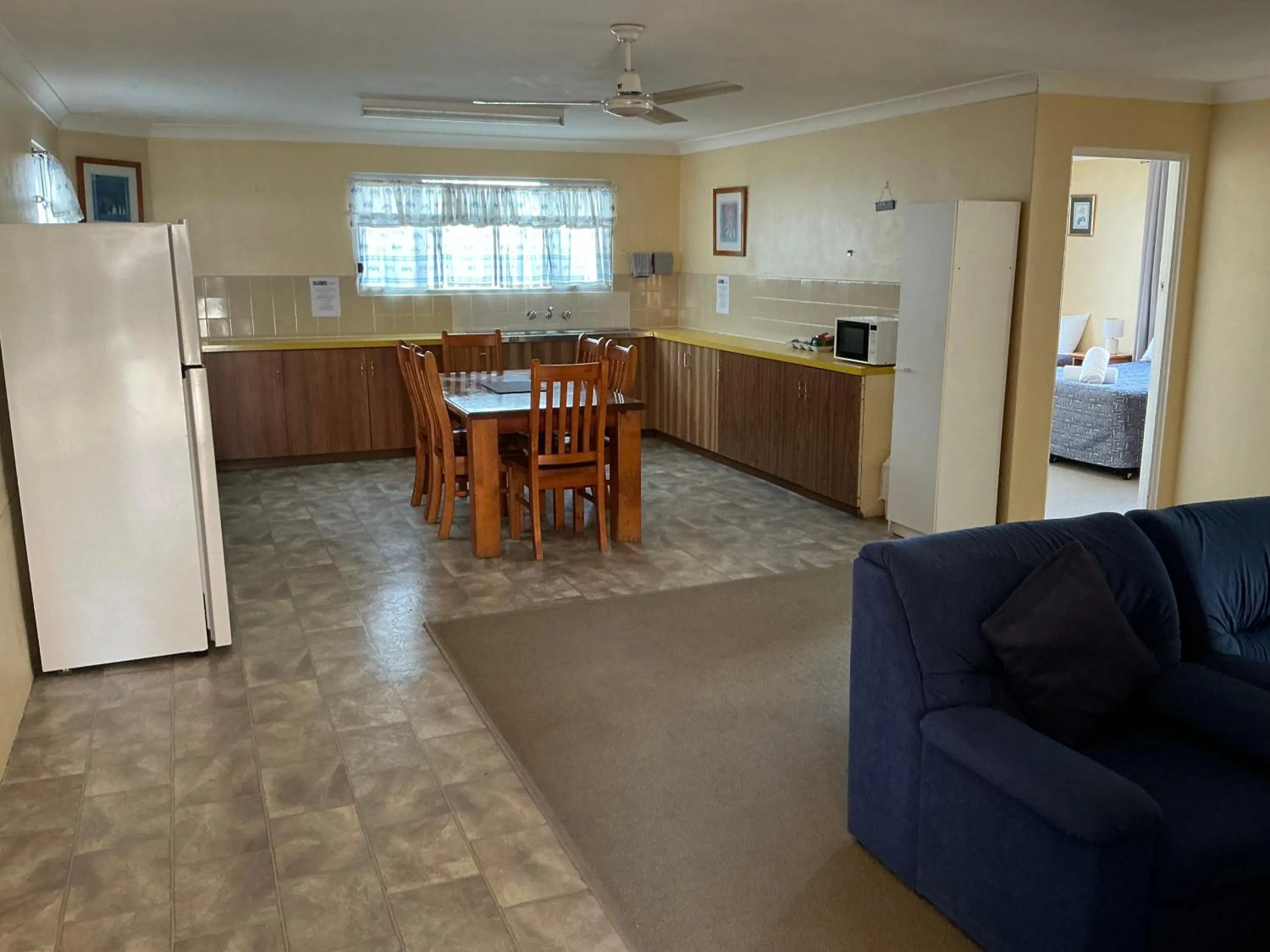 Kitchen or kitchenette in Bentleigh Motor Inn