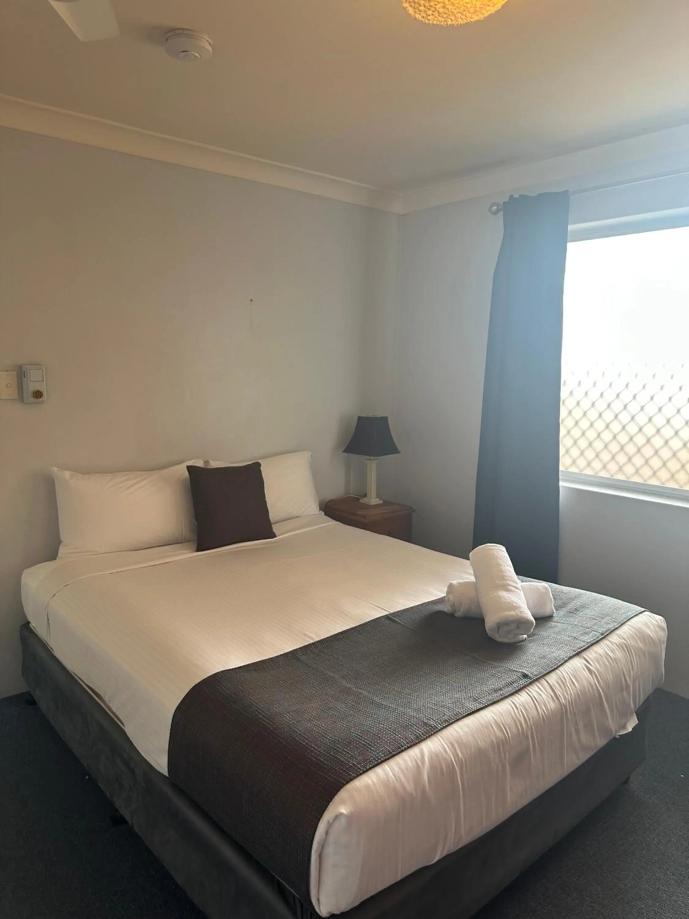 Bedroom, Bed in Bentleigh Motor Inn