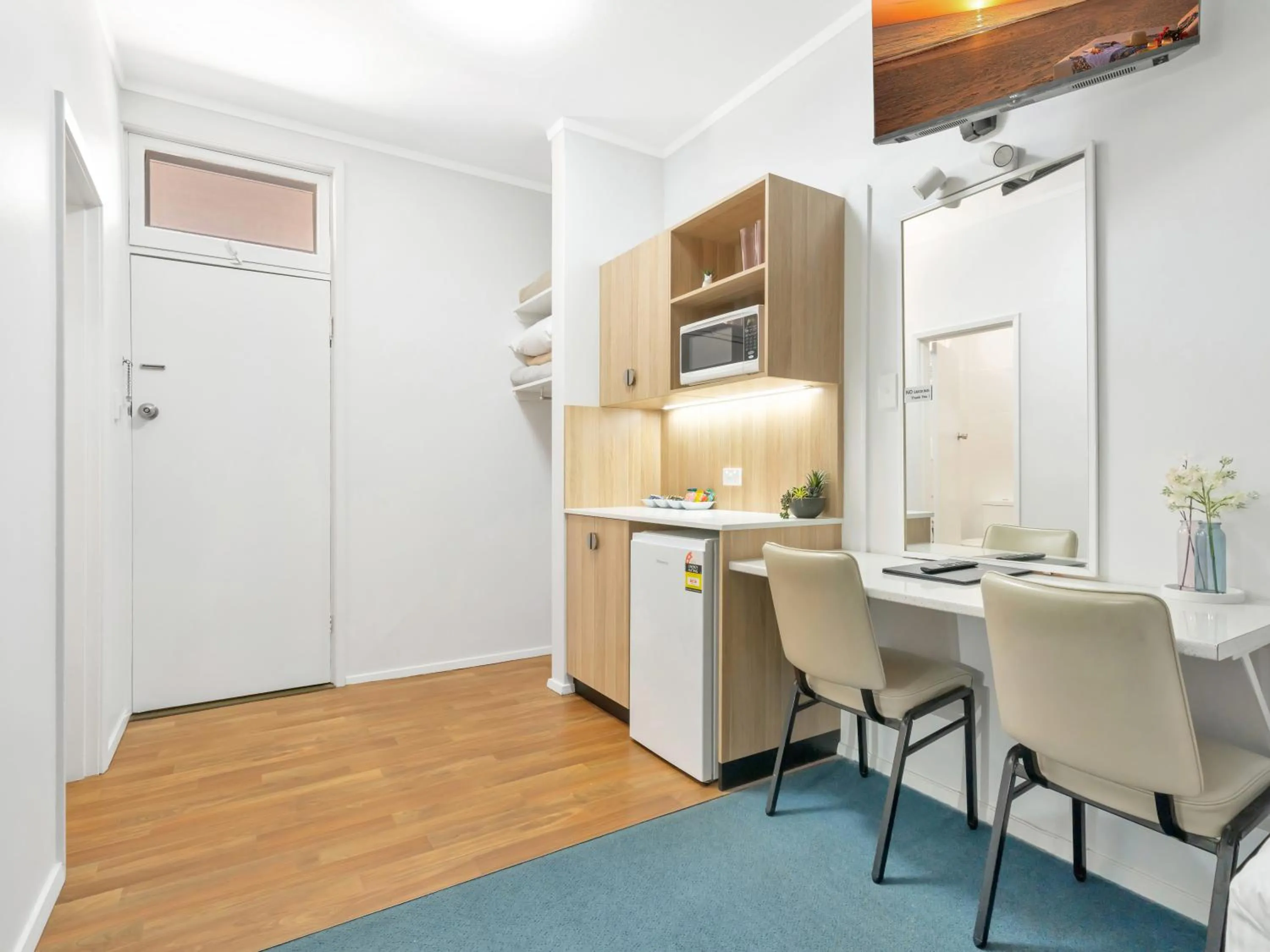 Kitchen or kitchenette in Bentleigh Motor Inn