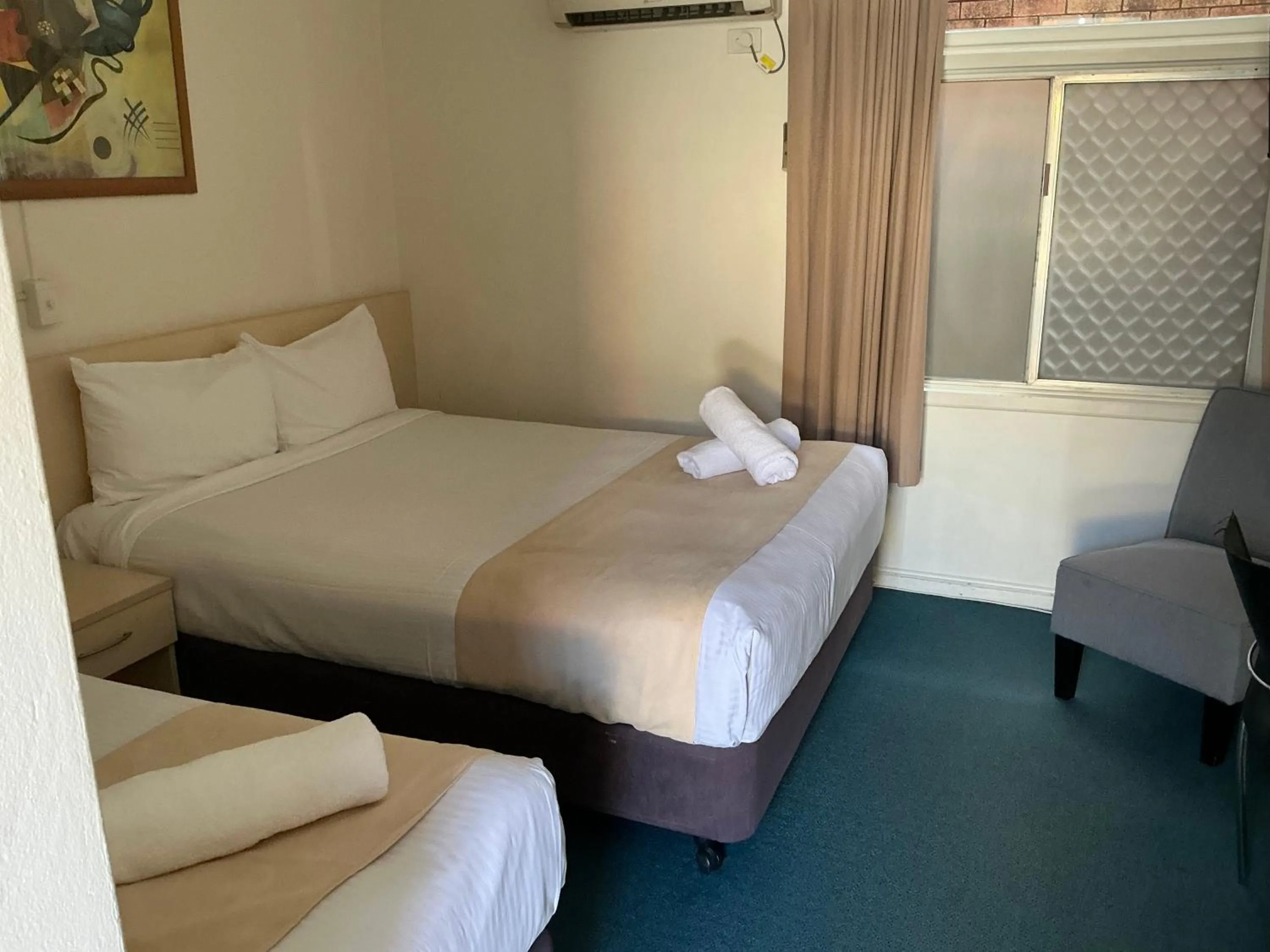 Bedroom, Bed in Bentleigh Motor Inn