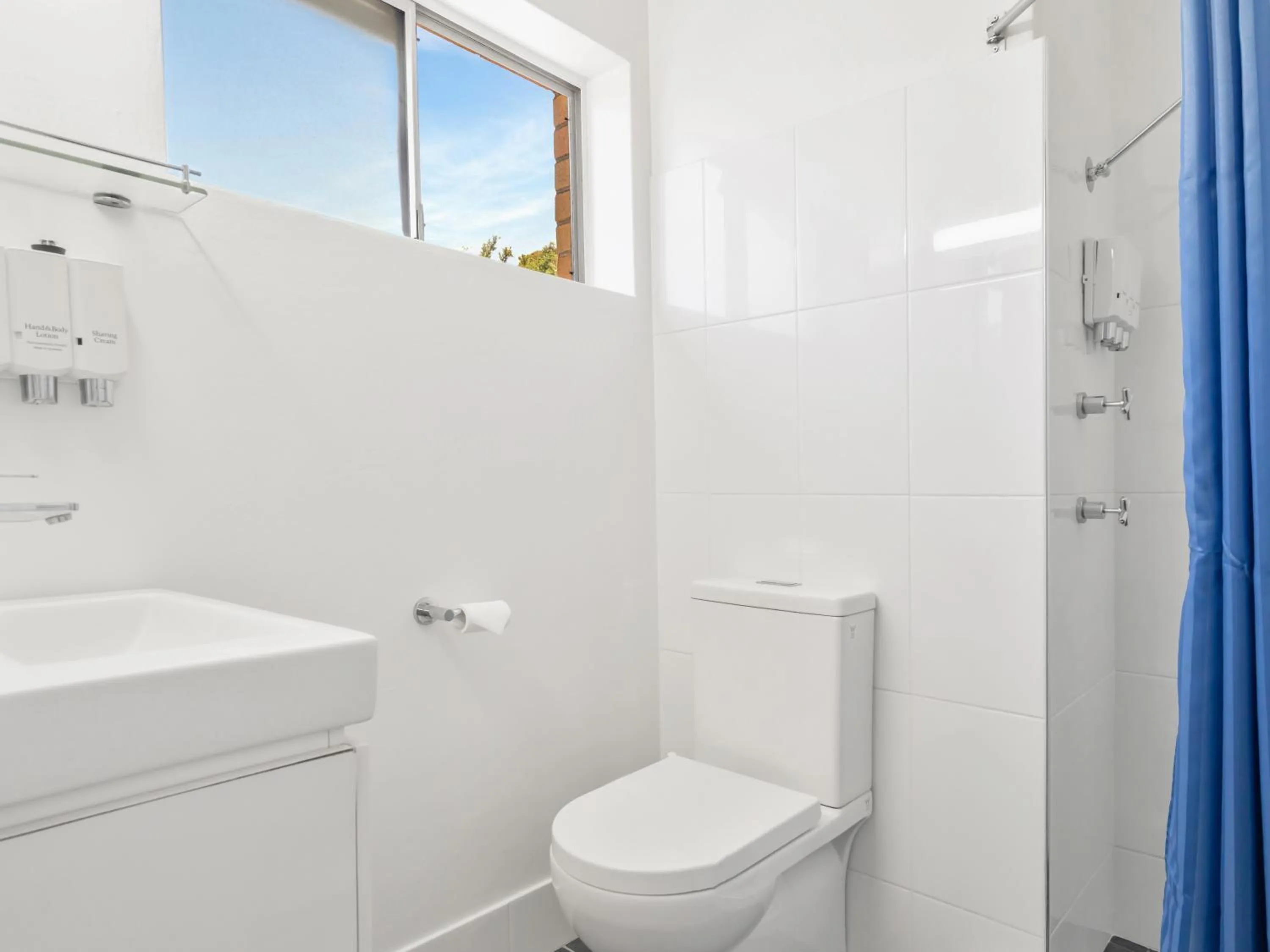 Bathroom in Bentleigh Motor Inn