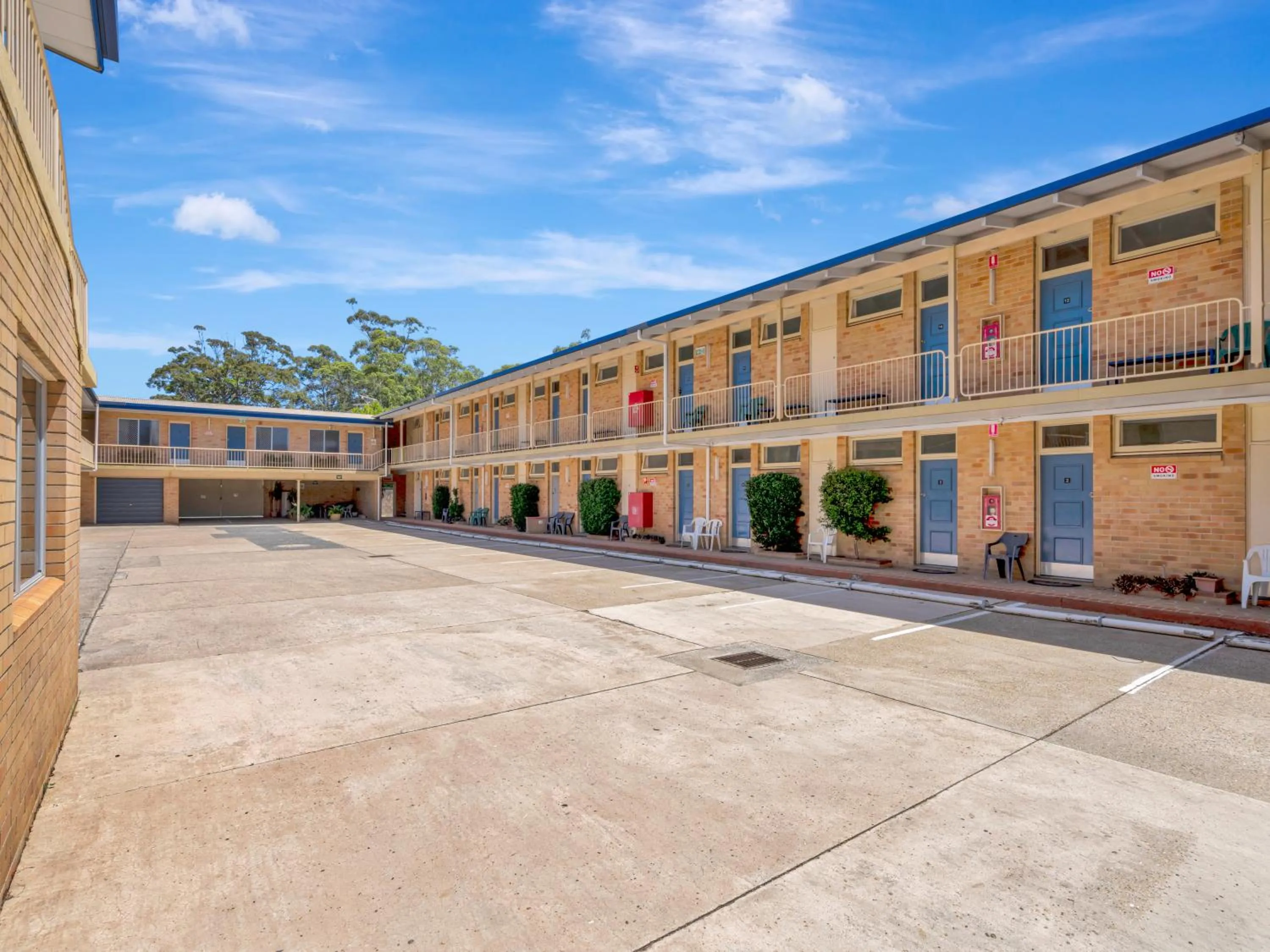 Property building in Bentleigh Motor Inn
