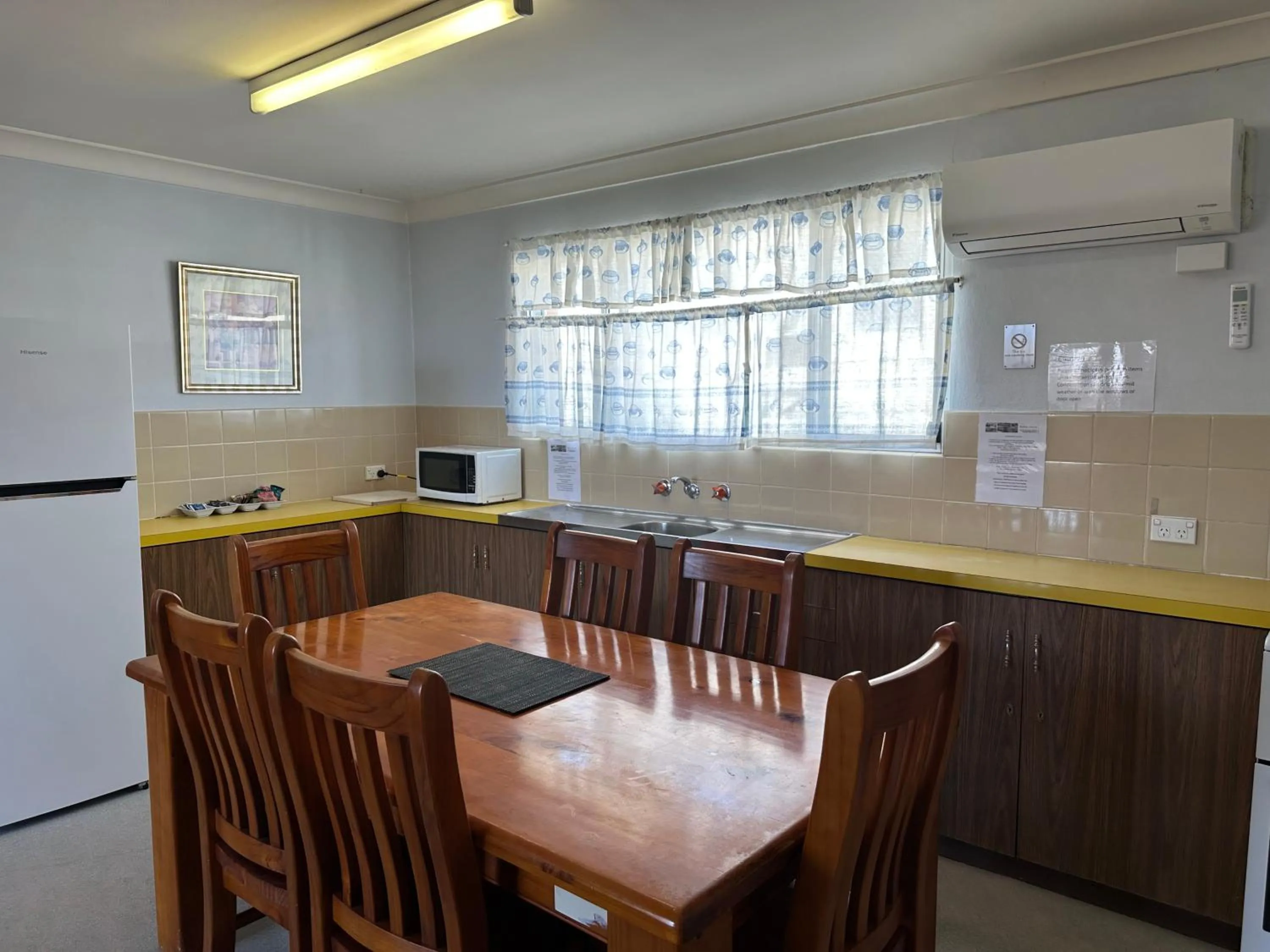 Kitchen or kitchenette in Bentleigh Motor Inn