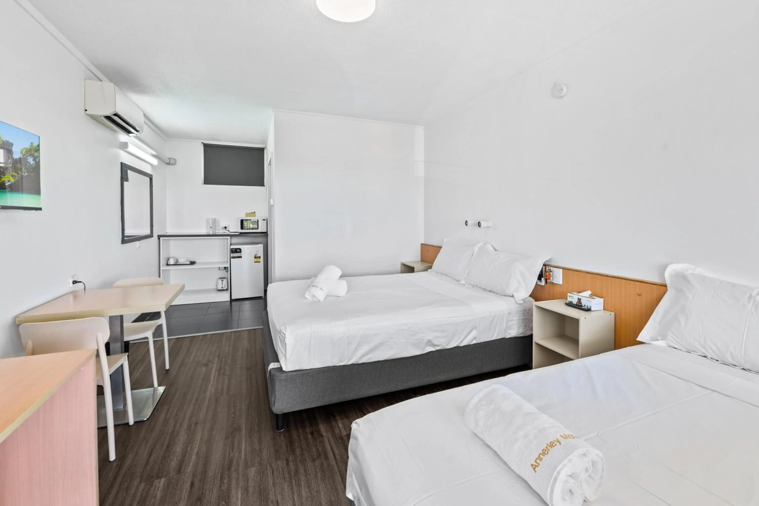 Bed in Annerley Motor Inn