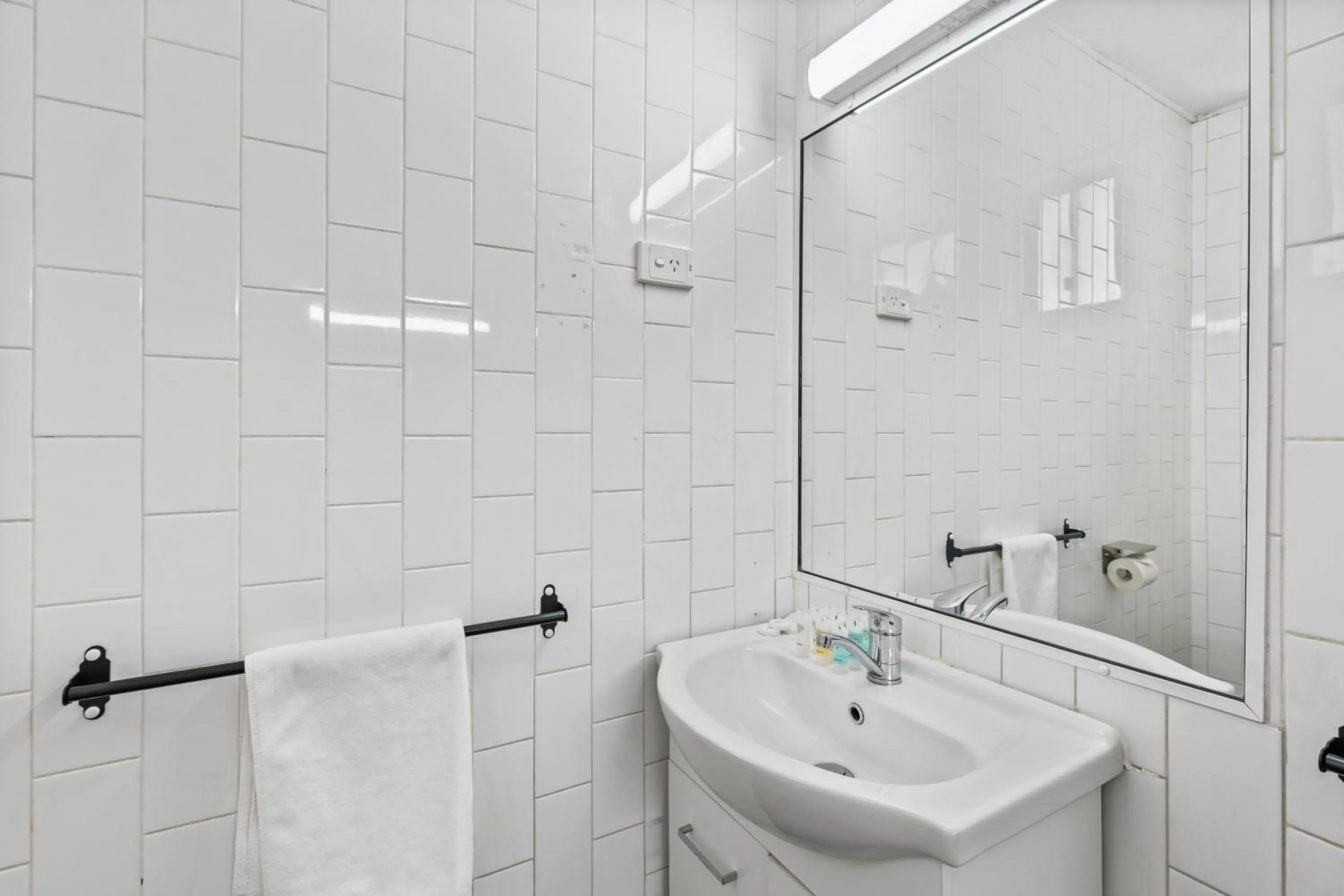 Bathroom in Annerley Motor Inn