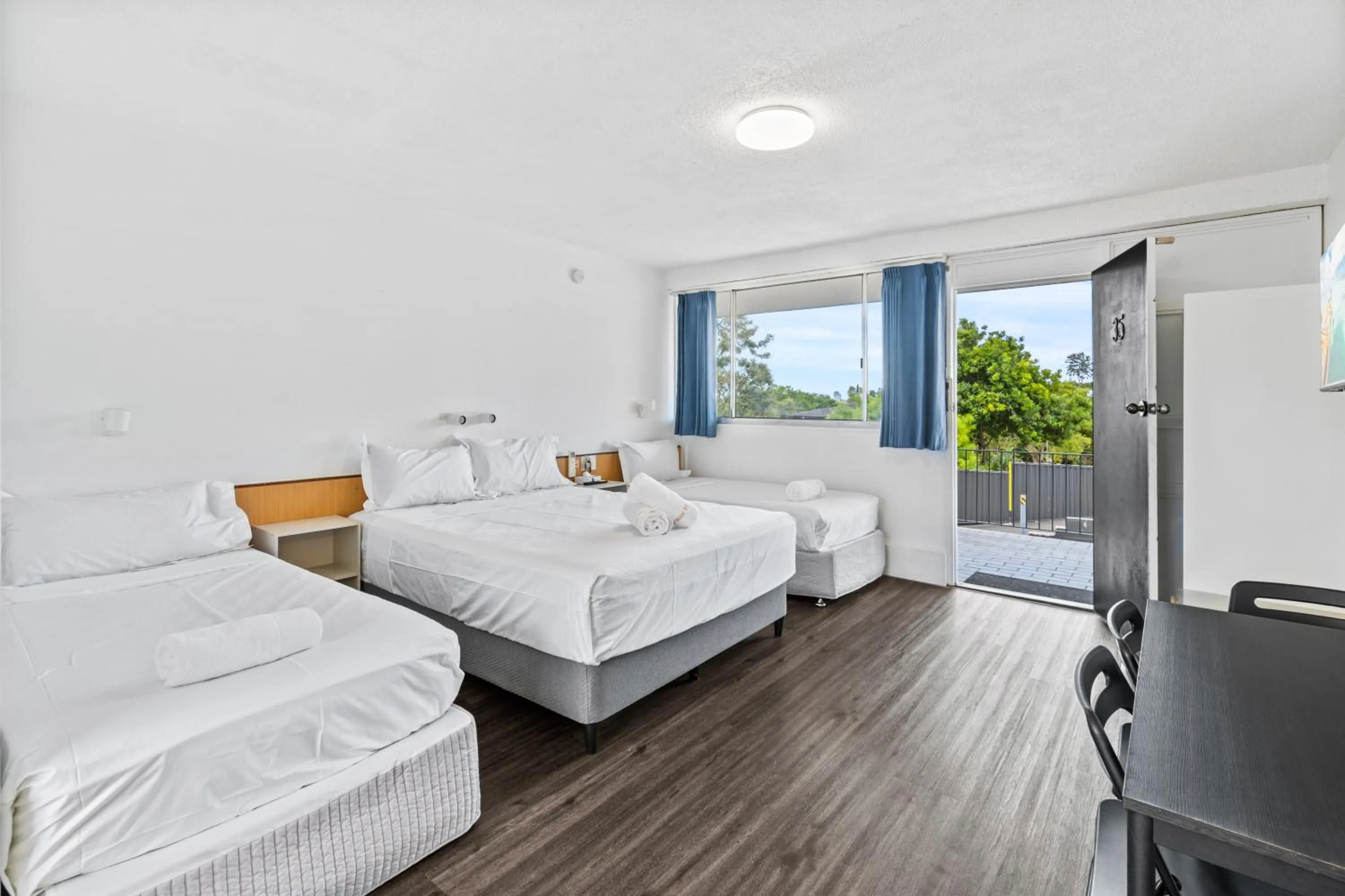 Bed in Annerley Motor Inn