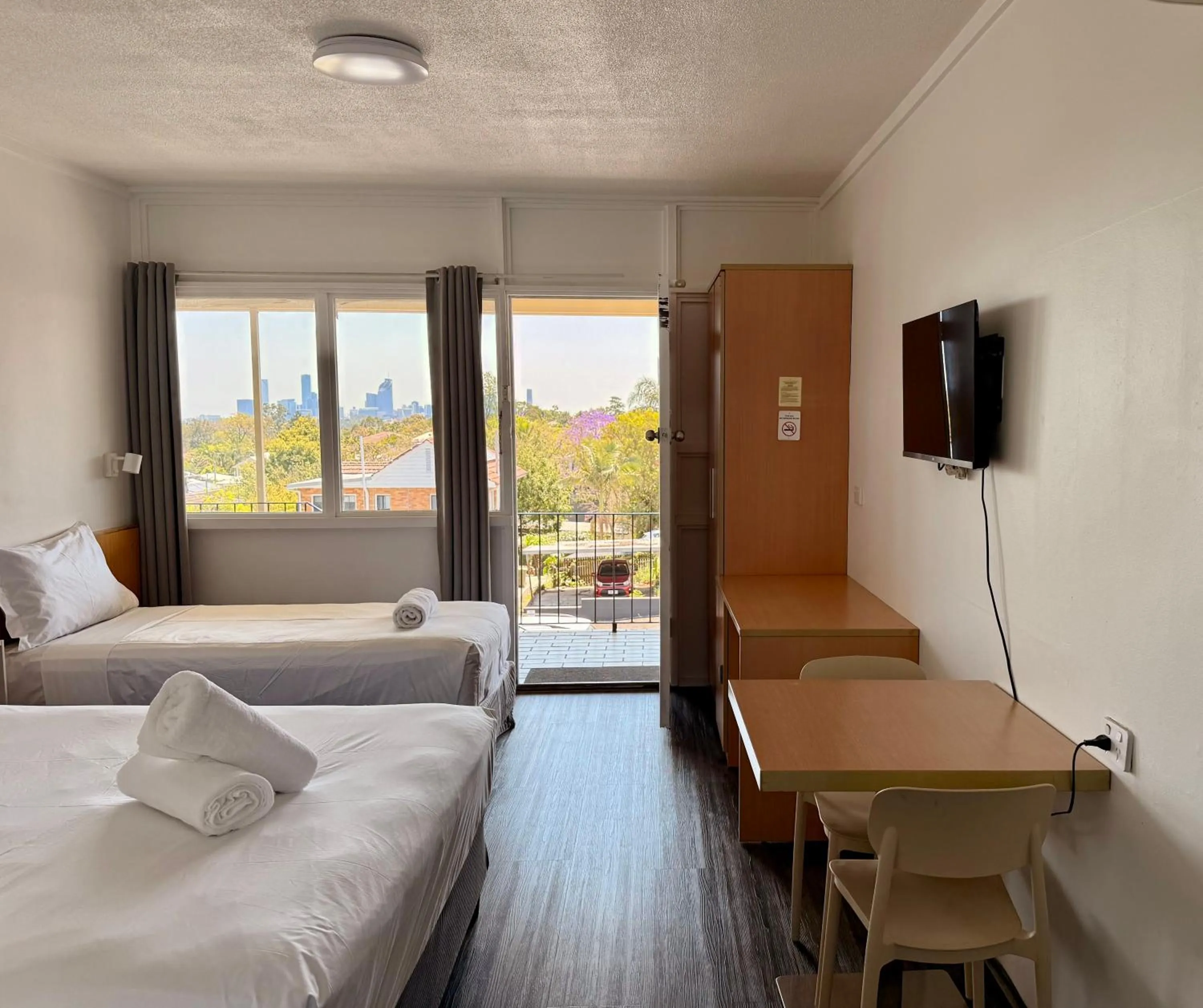 Bed in Annerley Motor Inn