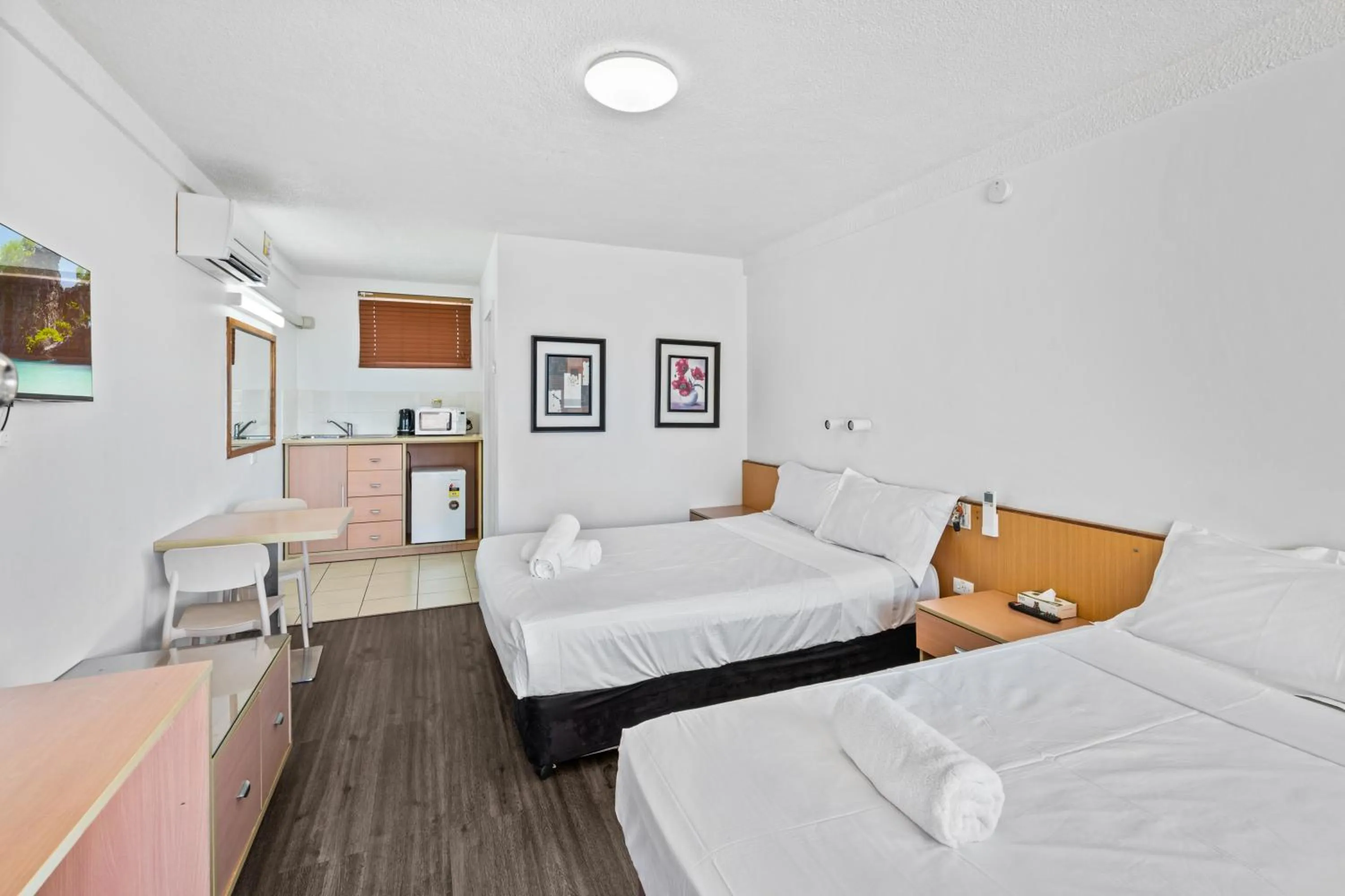 Bed in Annerley Motor Inn