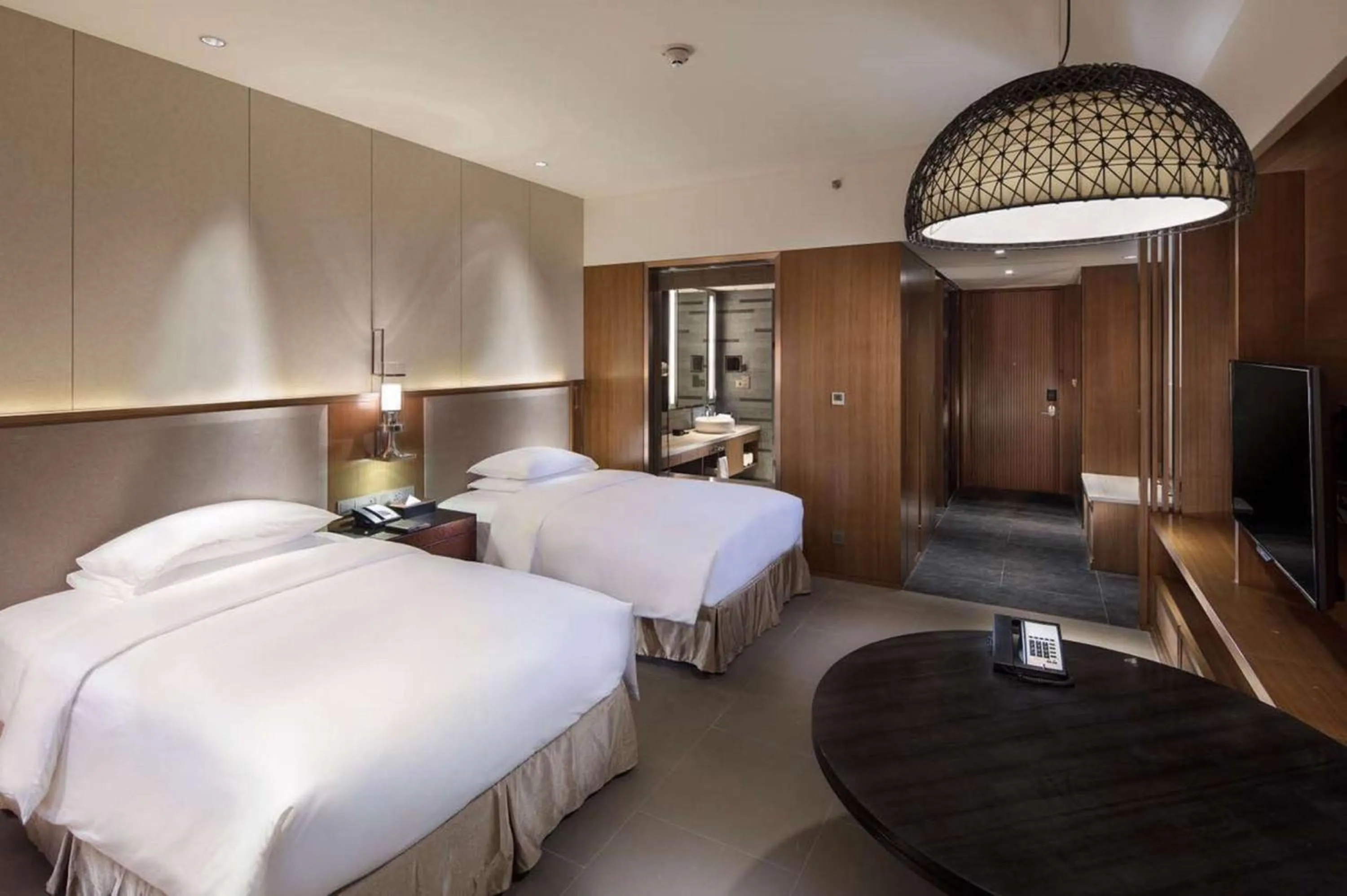 Bedroom, Bed in Hilton Huizhou Longmen Resort