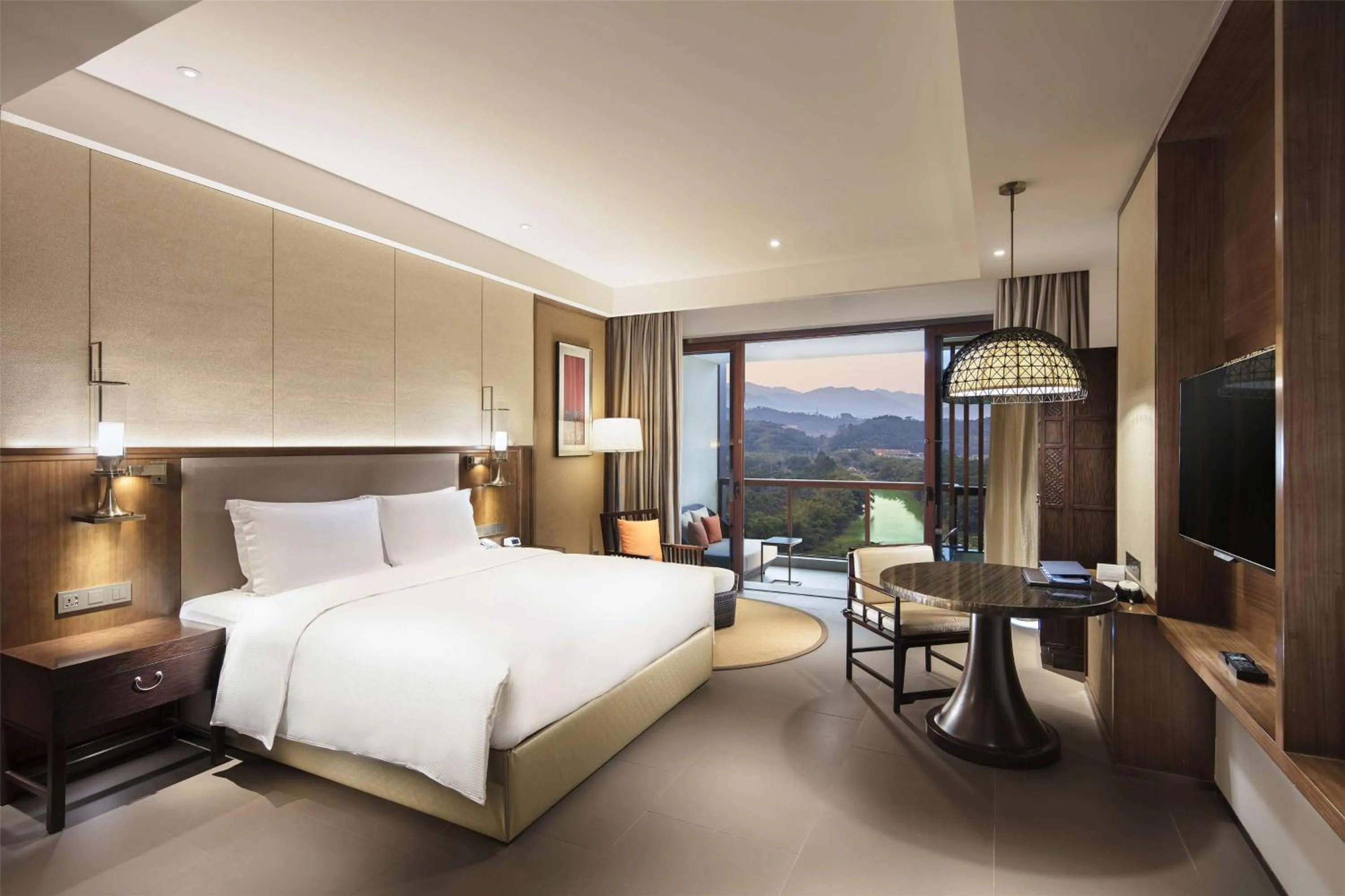 Bed in Hilton Huizhou Longmen Resort