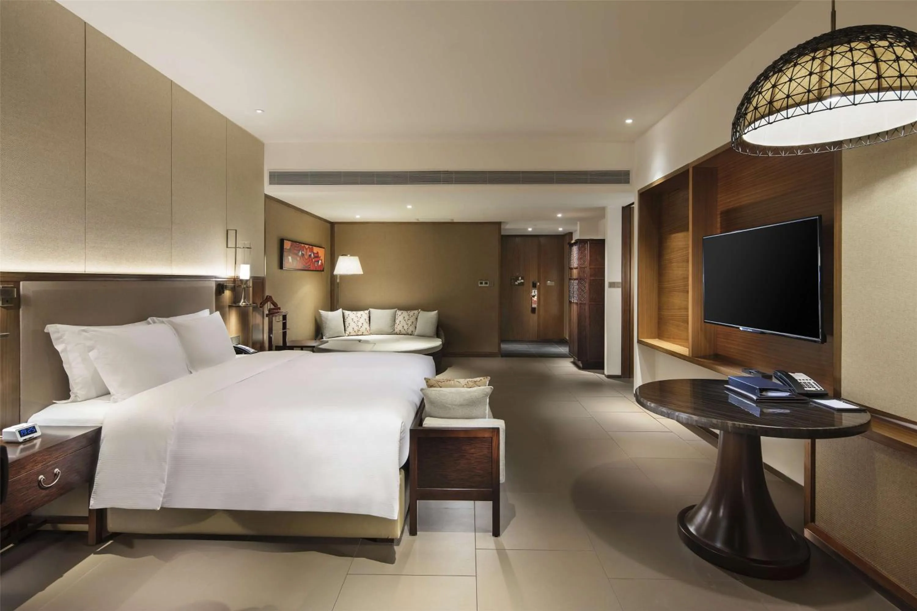 Bedroom, Bed in Hilton Huizhou Longmen Resort