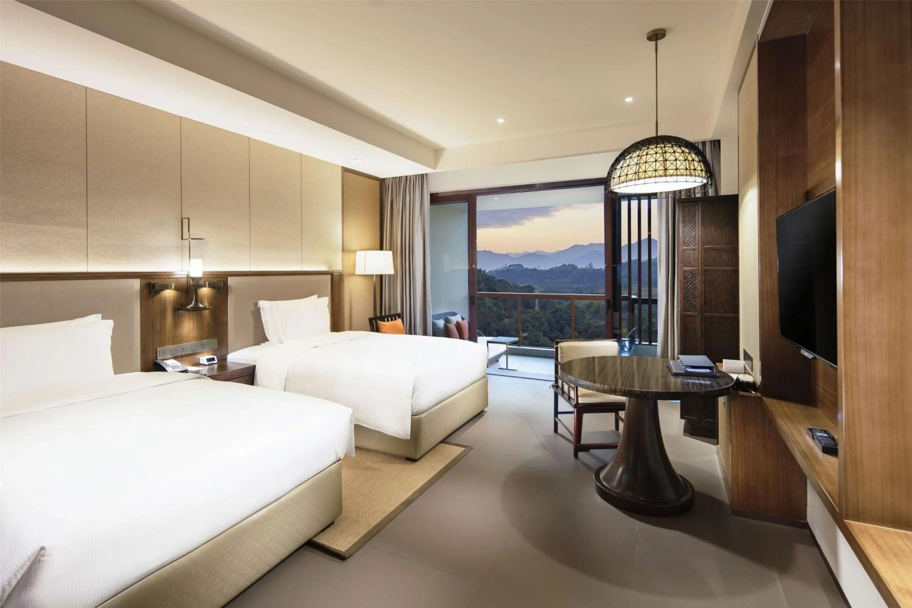 Bedroom, Bed in Hilton Huizhou Longmen Resort