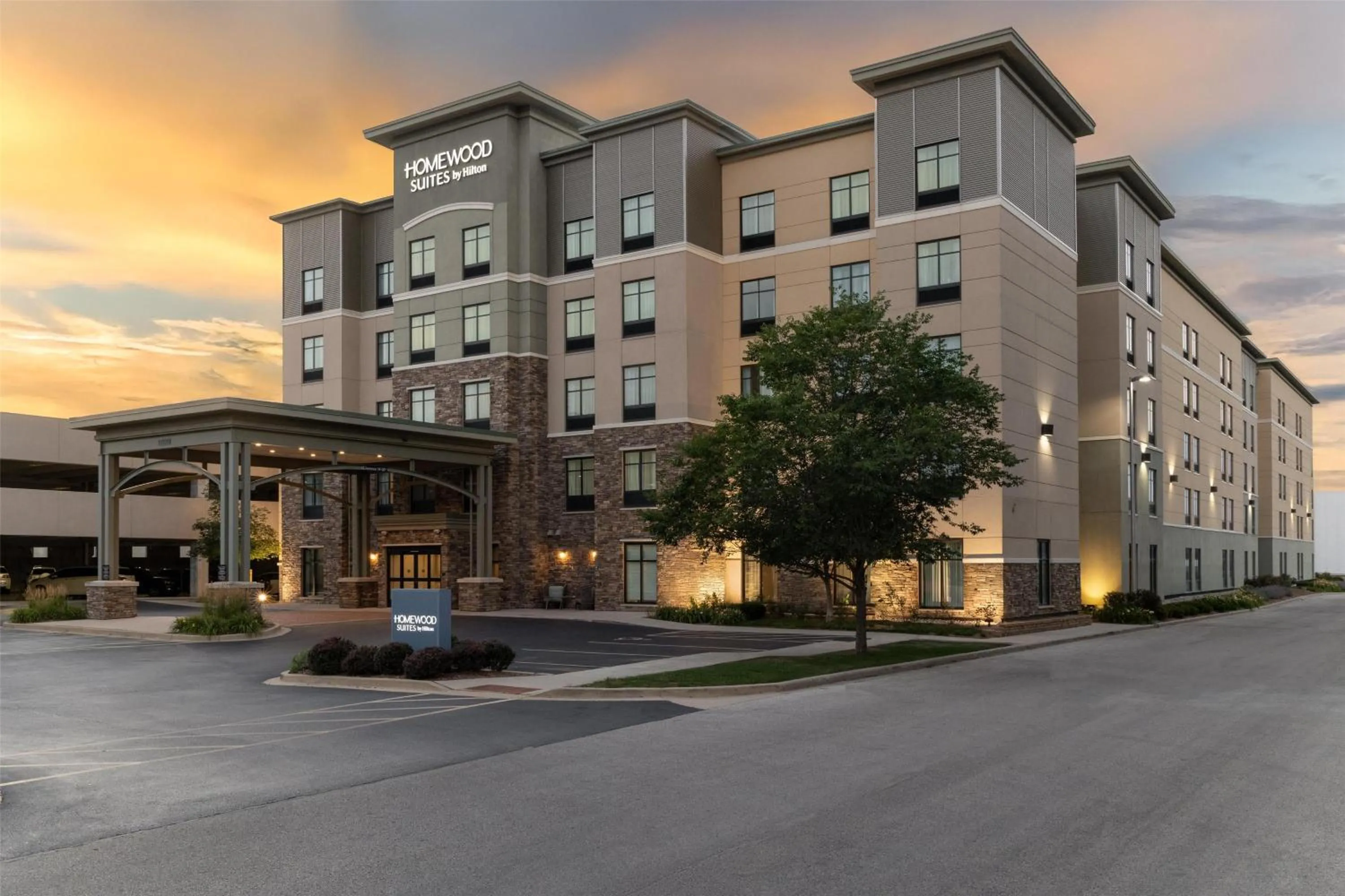Property building in Homewood Suites By Hilton Wauwatosa Milwaukee