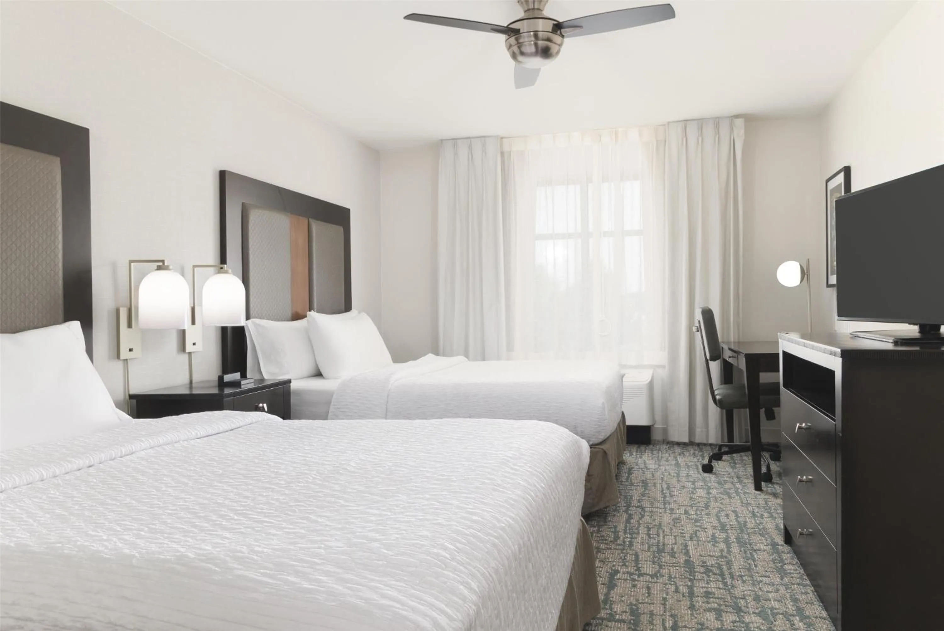 Bed in Homewood Suites By Hilton Wauwatosa Milwaukee