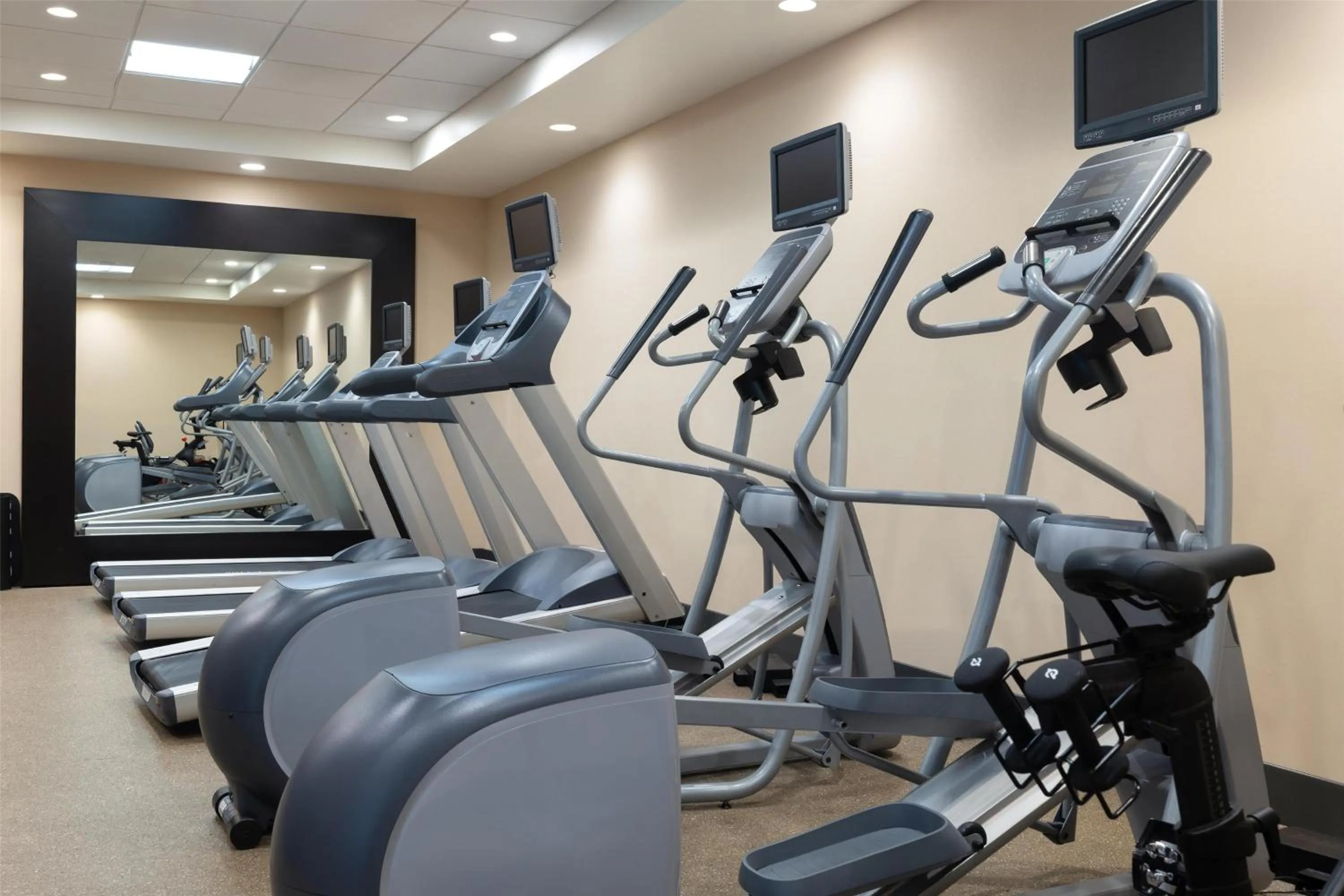 Fitness centre/facilities in Homewood Suites By Hilton Wauwatosa Milwaukee