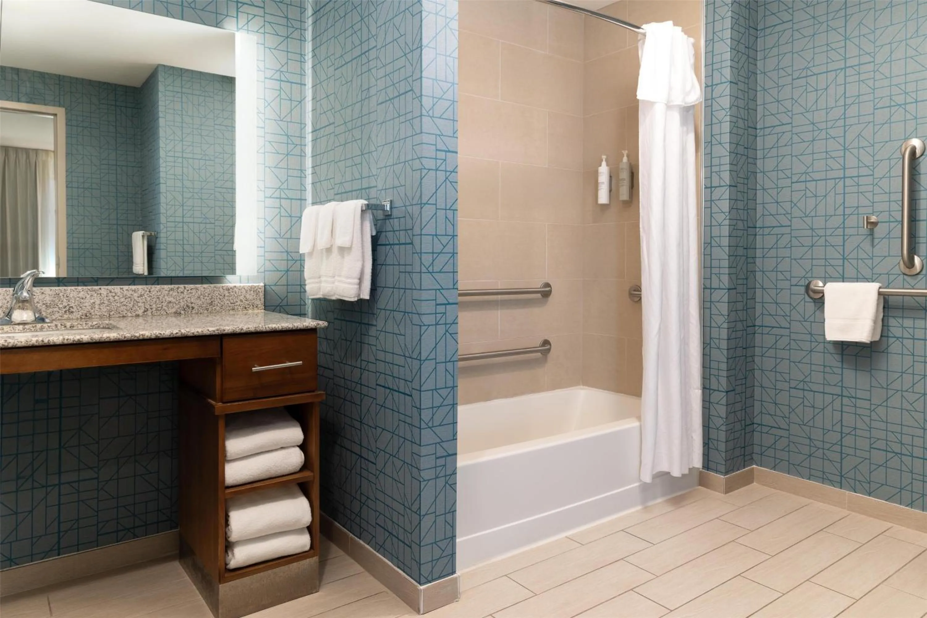 Bathroom in Homewood Suites By Hilton Wauwatosa Milwaukee