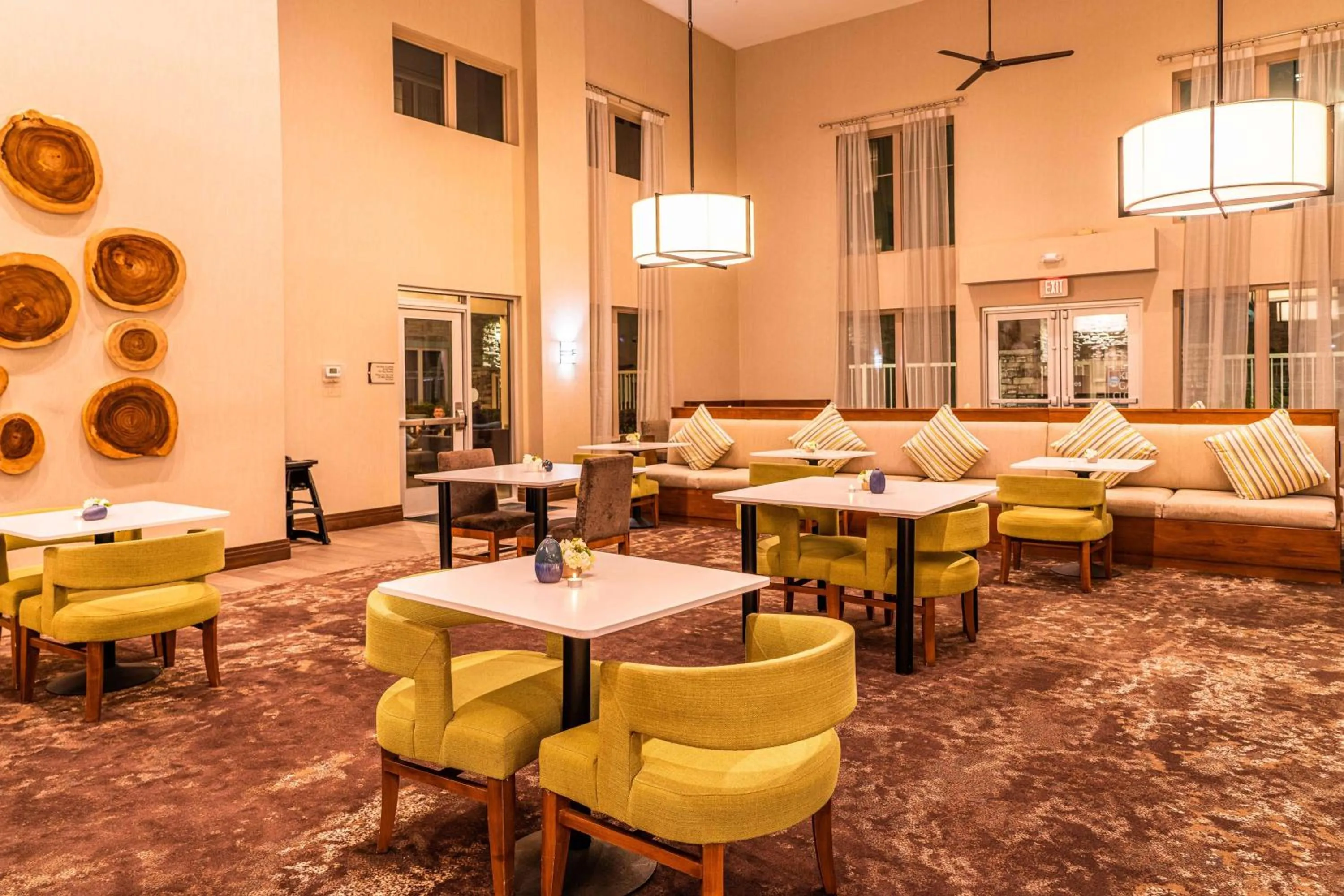 Dining area in Homewood Suites by Hilton Pleasant Hill Concord