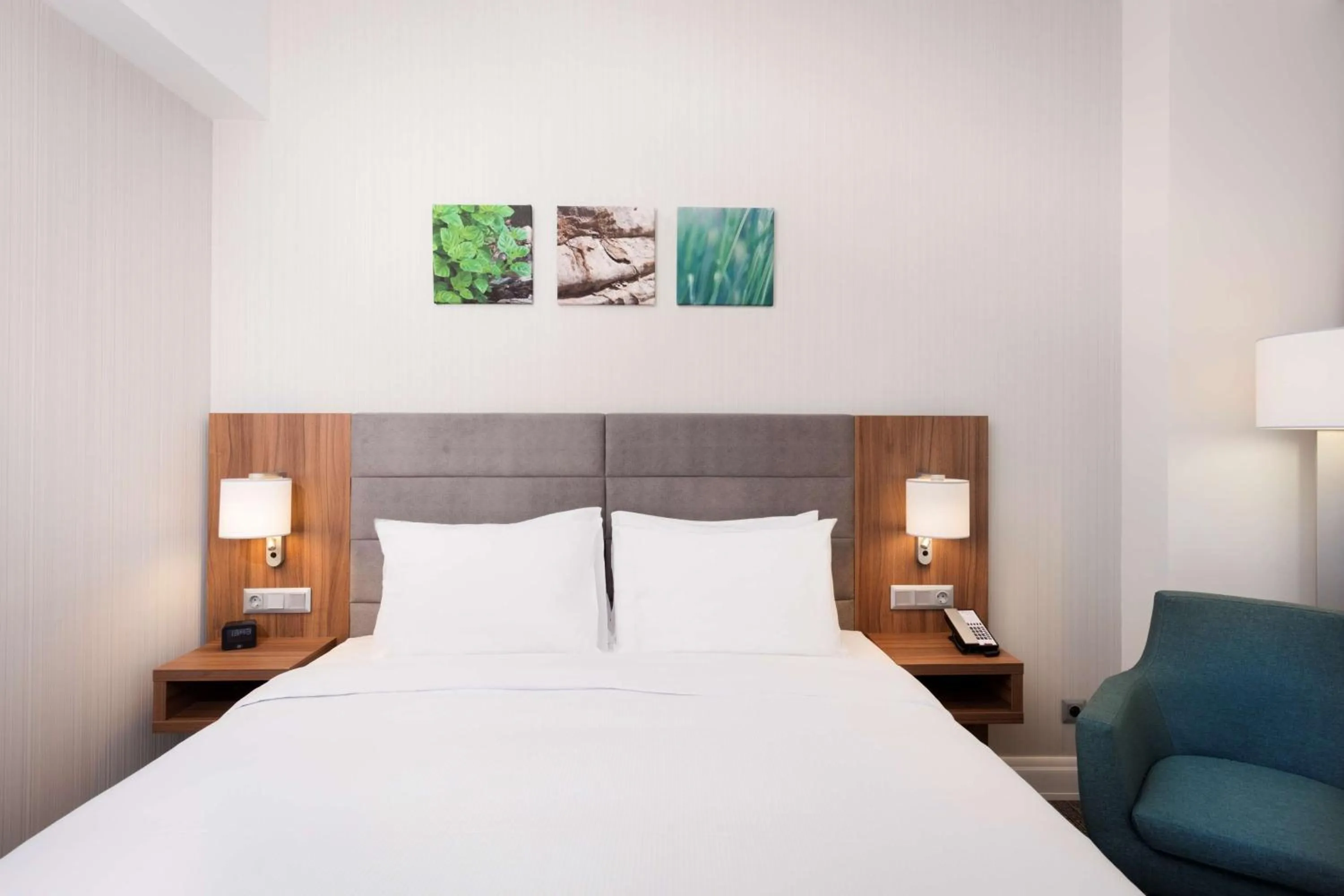 Bedroom, Bed in Hilton Garden Inn Bucharest Old Town