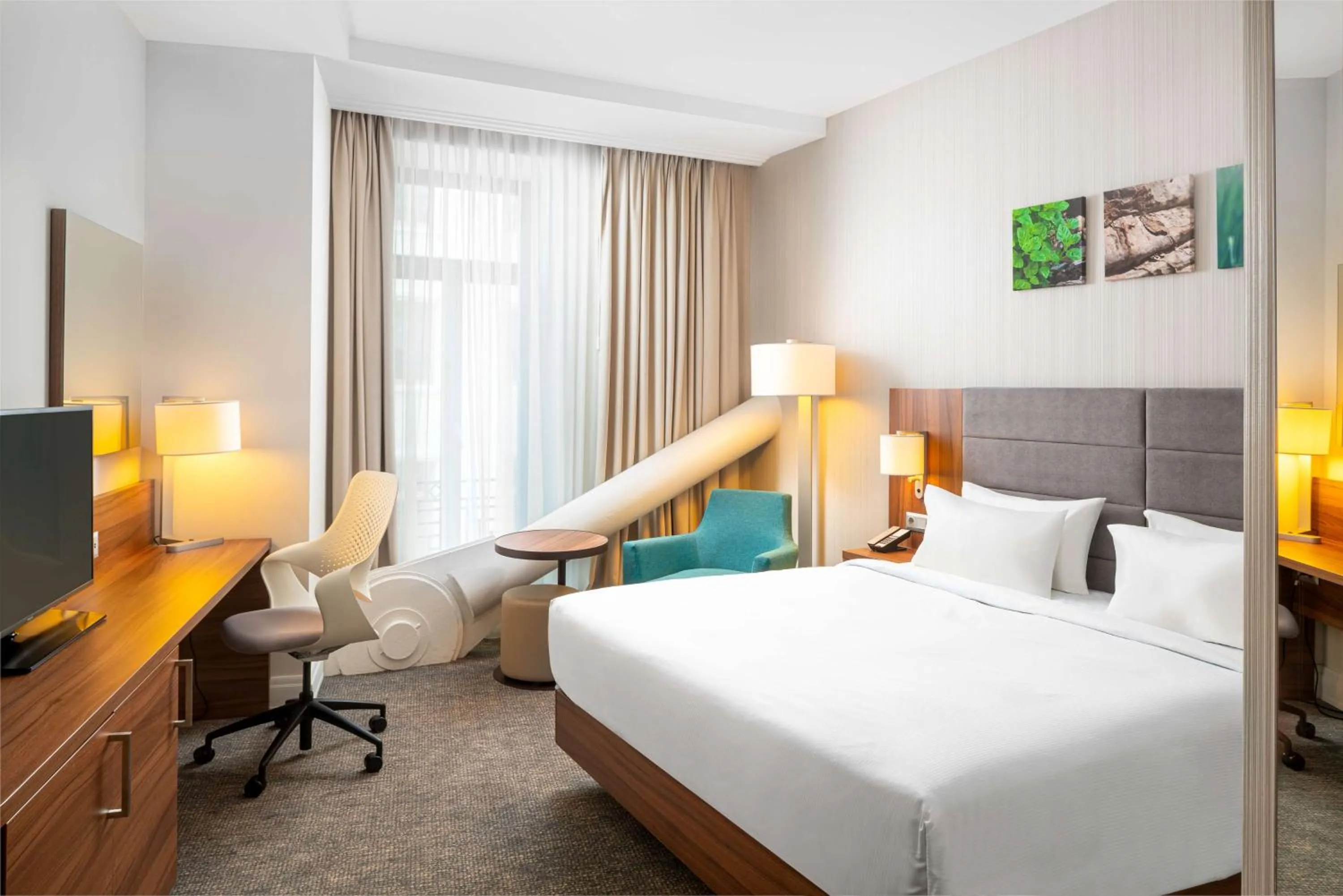 Bedroom, Bed in Hilton Garden Inn Bucharest Old Town