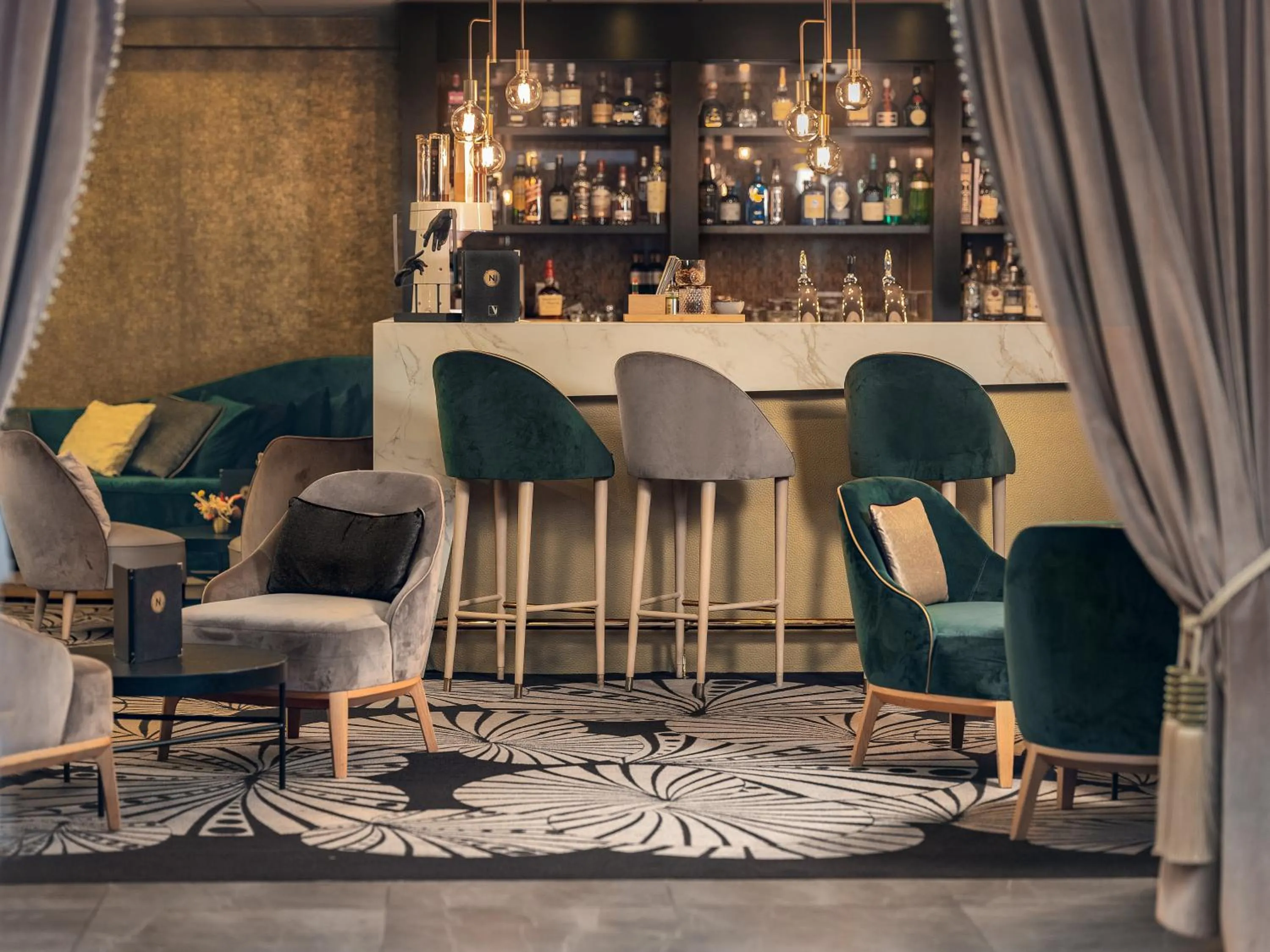 Lounge or bar in Niepce Paris, Curio Collection By Hilton