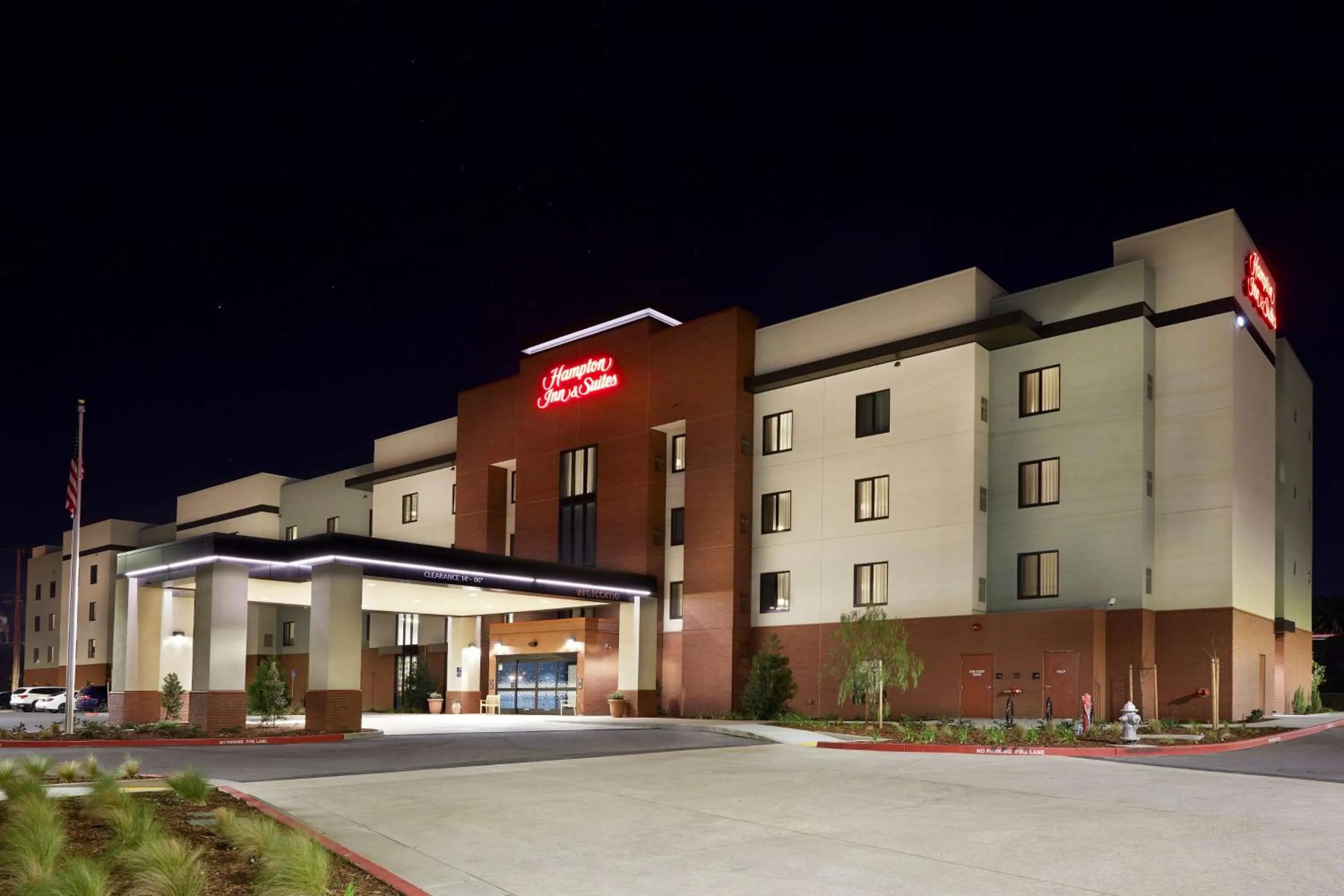 Property building in Hampton Inn & Suites Sacramento at CSUS