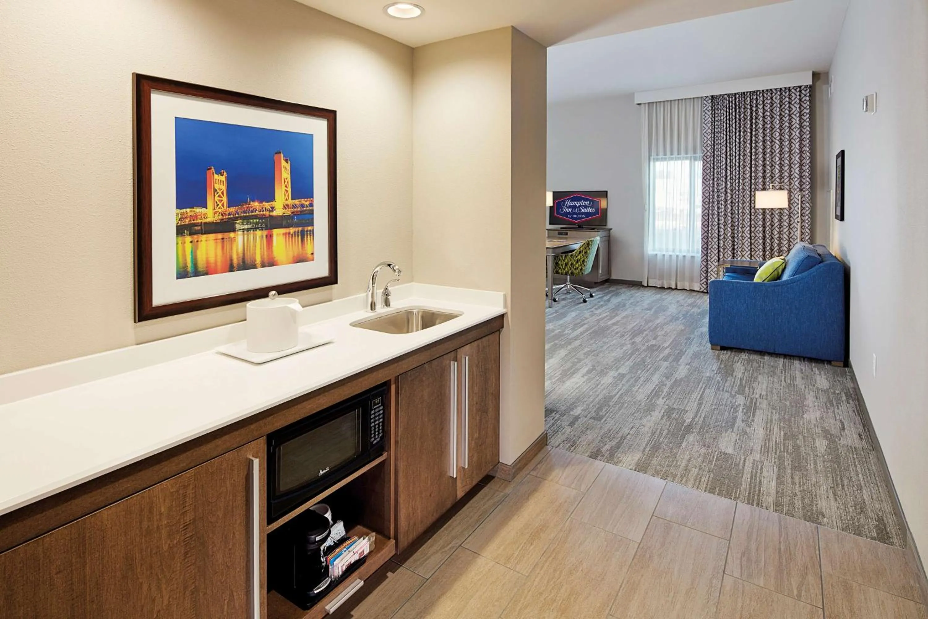 Kitchen or kitchenette in Hampton Inn & Suites Sacramento at CSUS