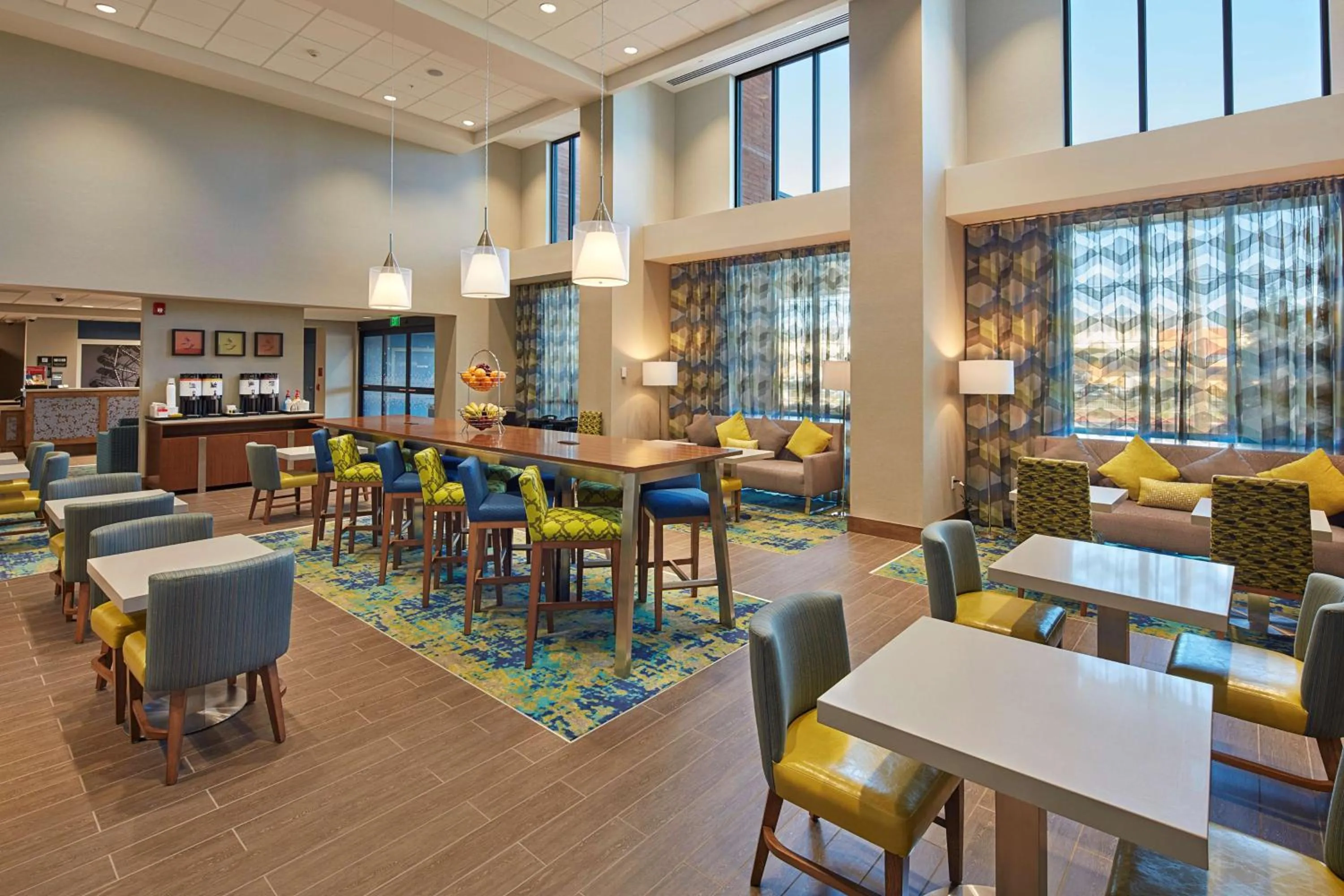 Lobby or reception in Hampton Inn & Suites Sacramento at CSUS