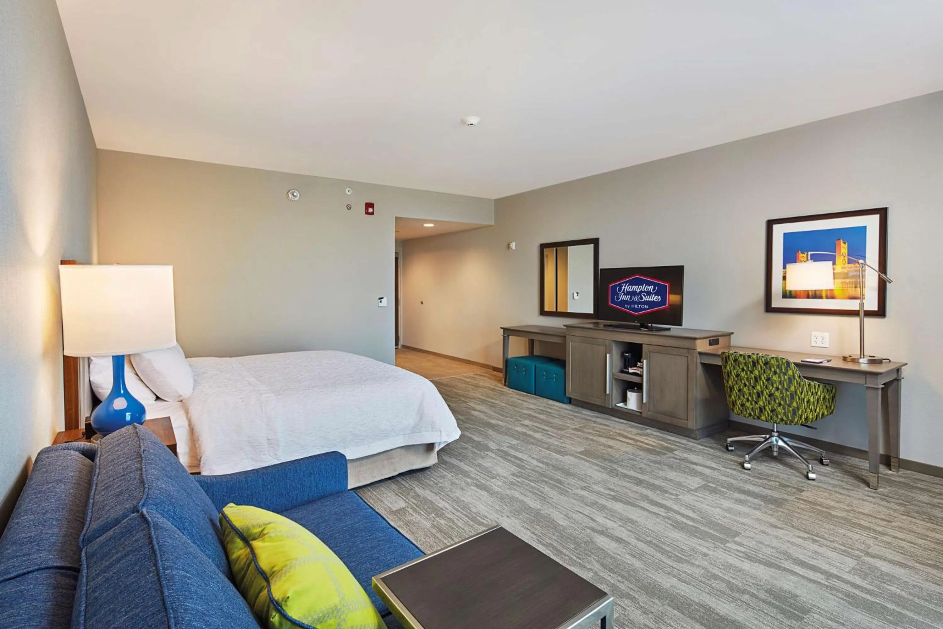 Bedroom, Bed in Hampton Inn & Suites Sacramento at CSUS