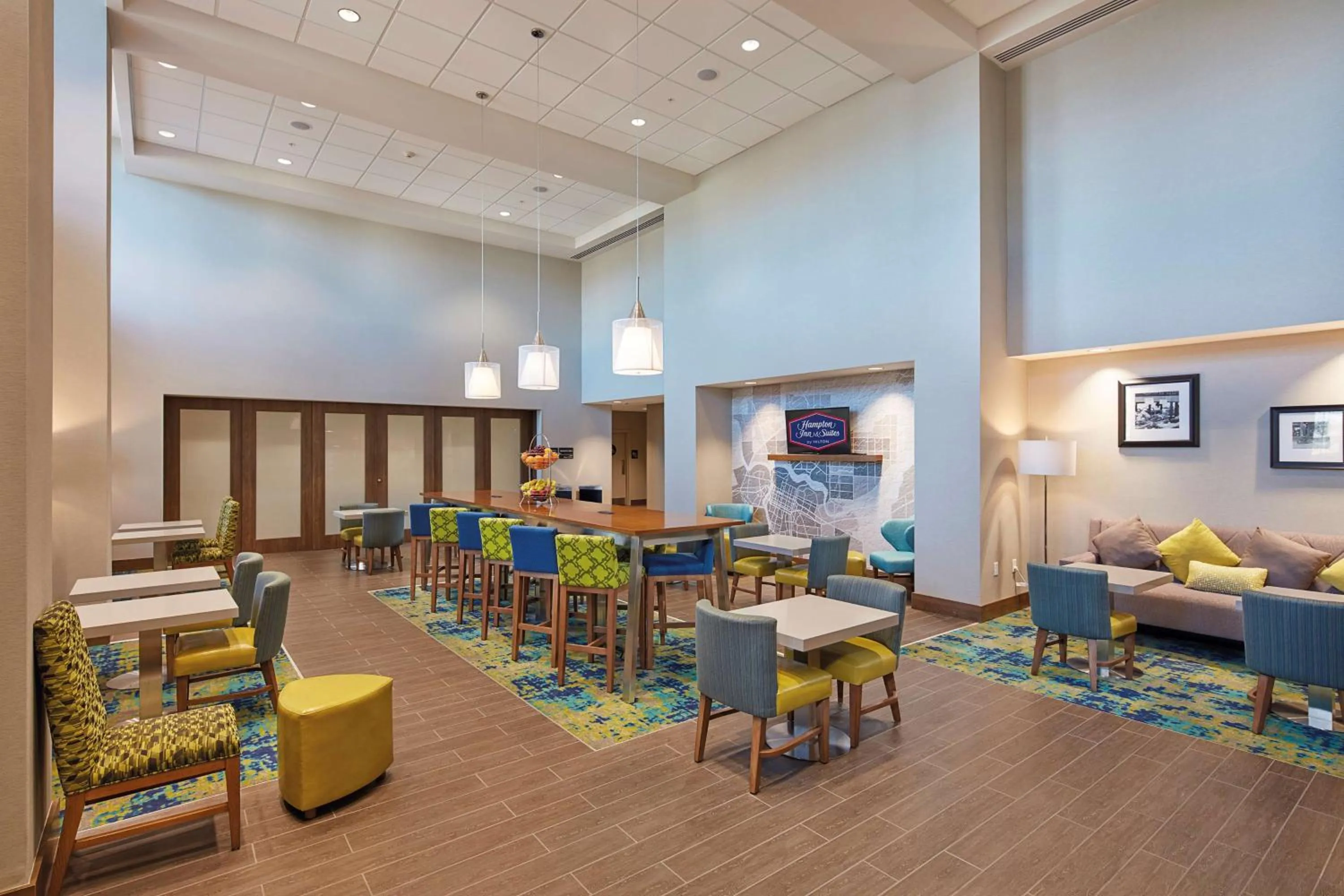 Lobby or reception in Hampton Inn & Suites Sacramento at CSUS