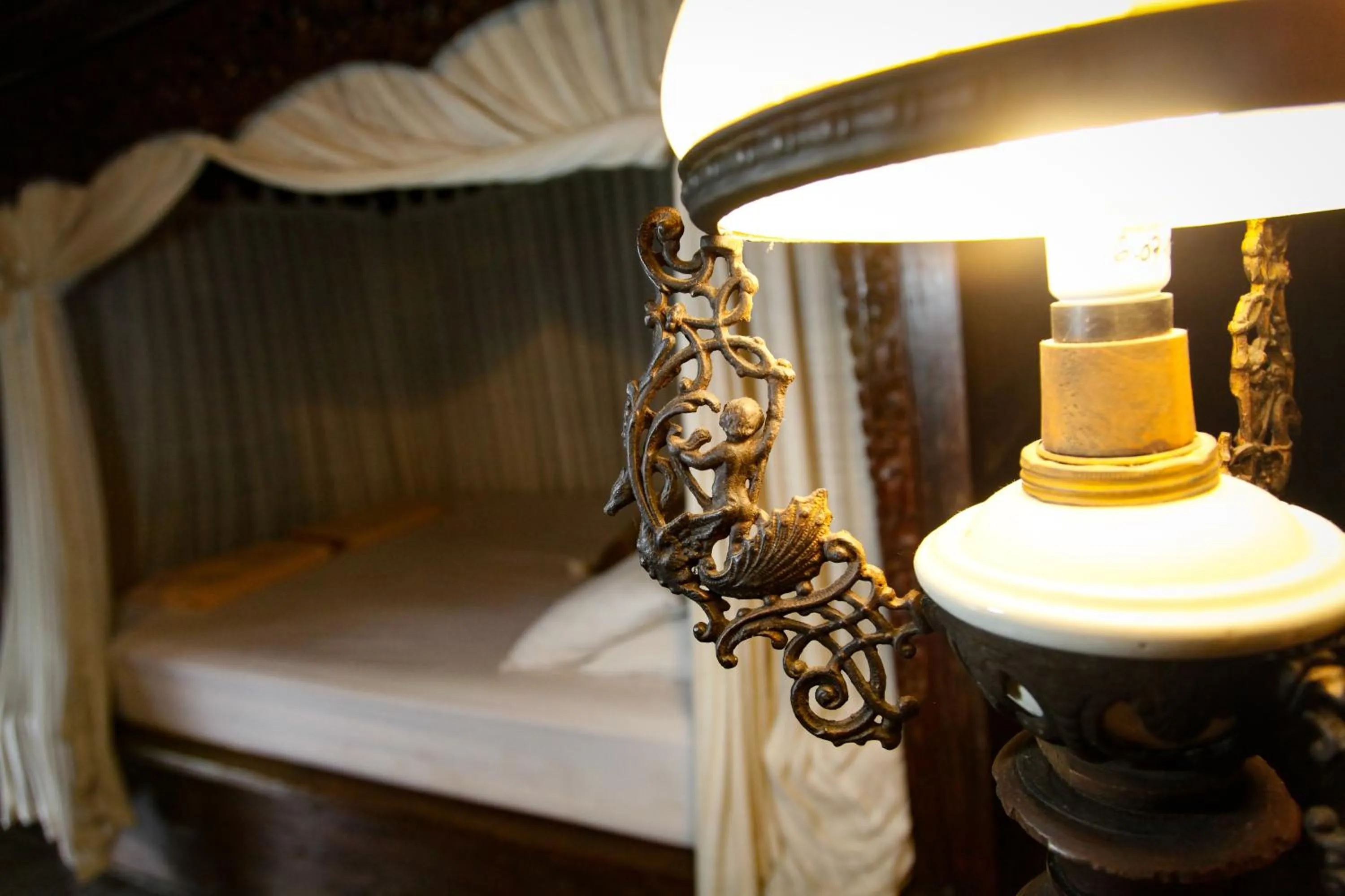 Bed in Tembi - Historical Home