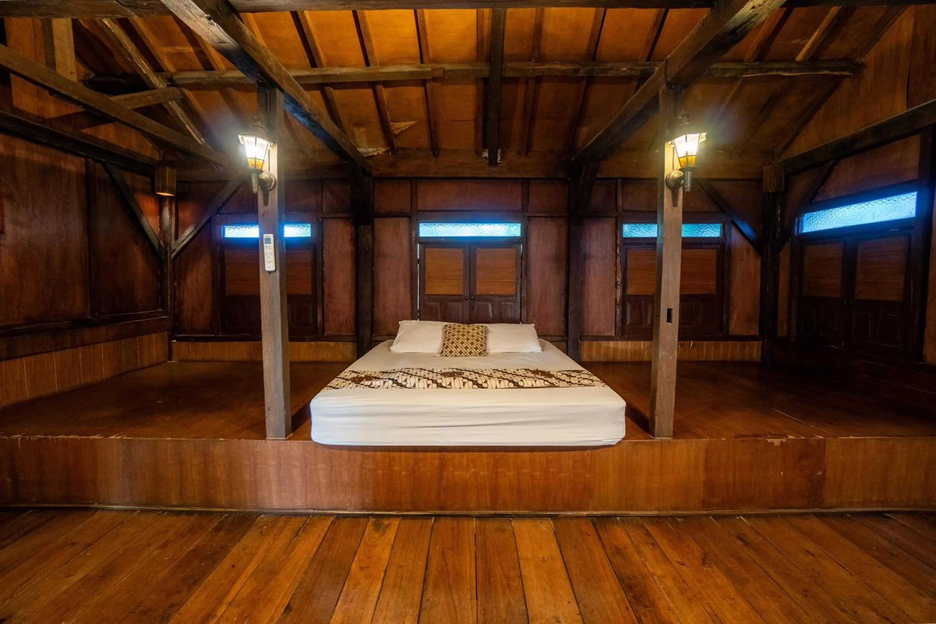 Bed in Tembi - Historical Home