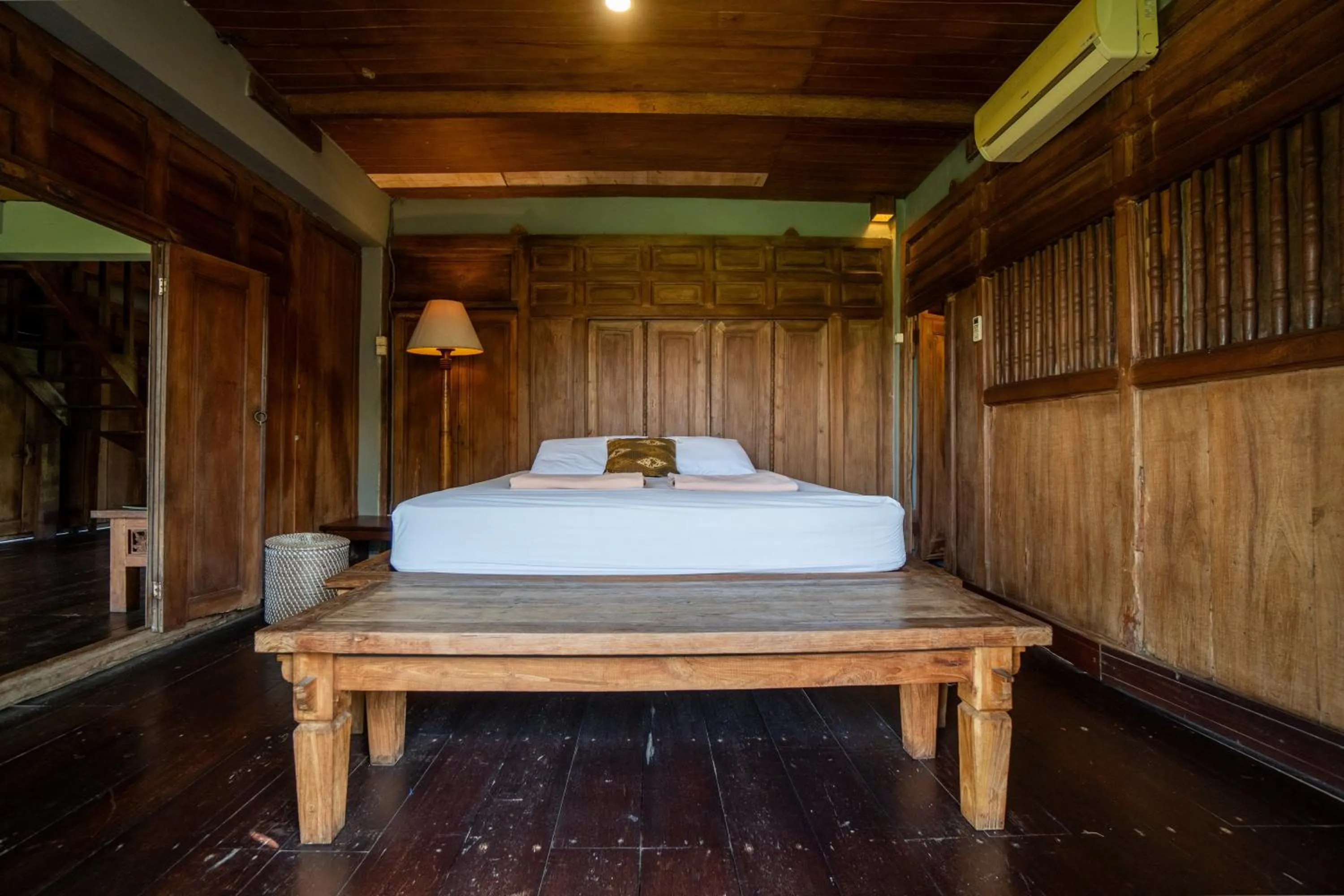 Bed in Tembi - Historical Home