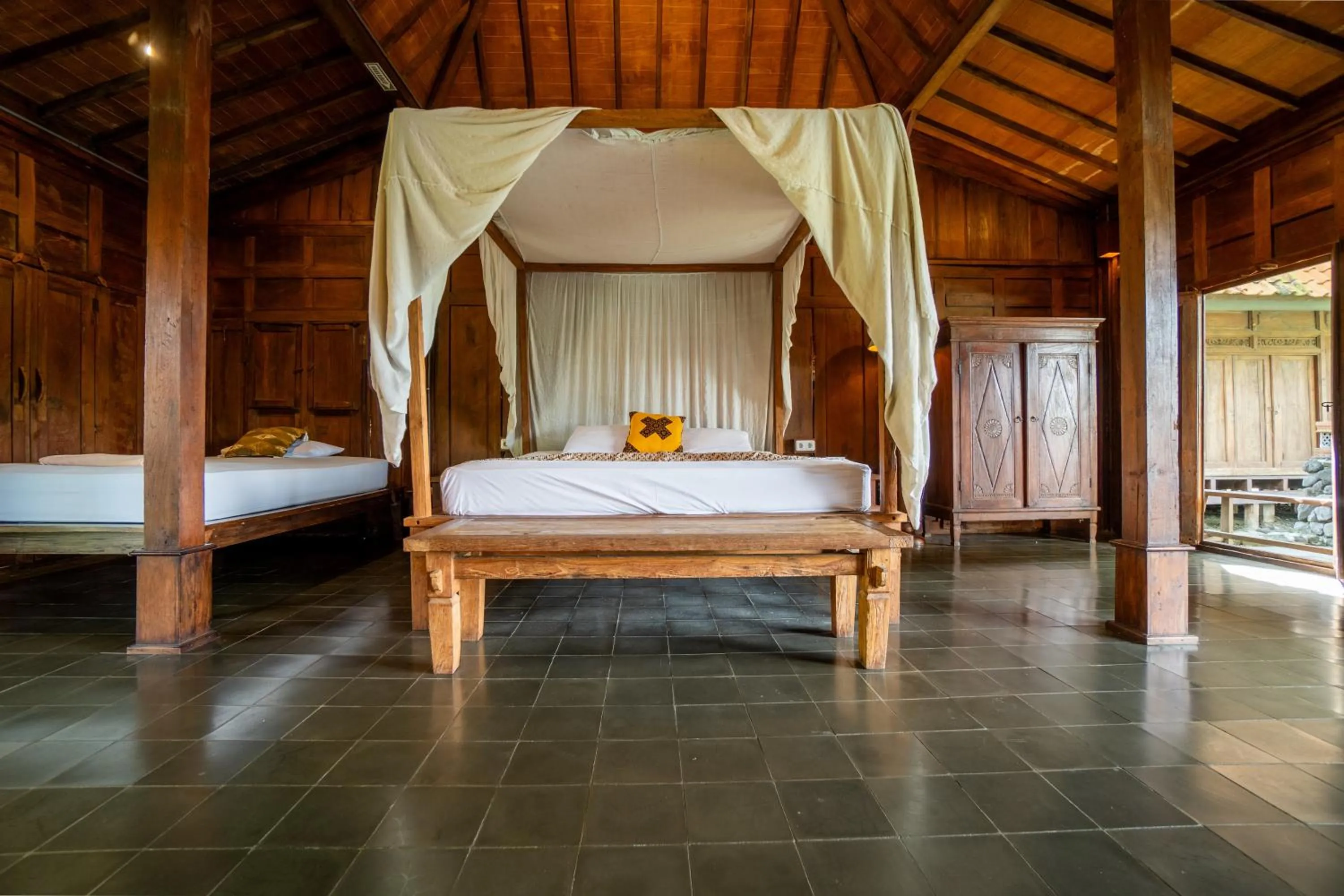 Bed in Tembi - Historical Home