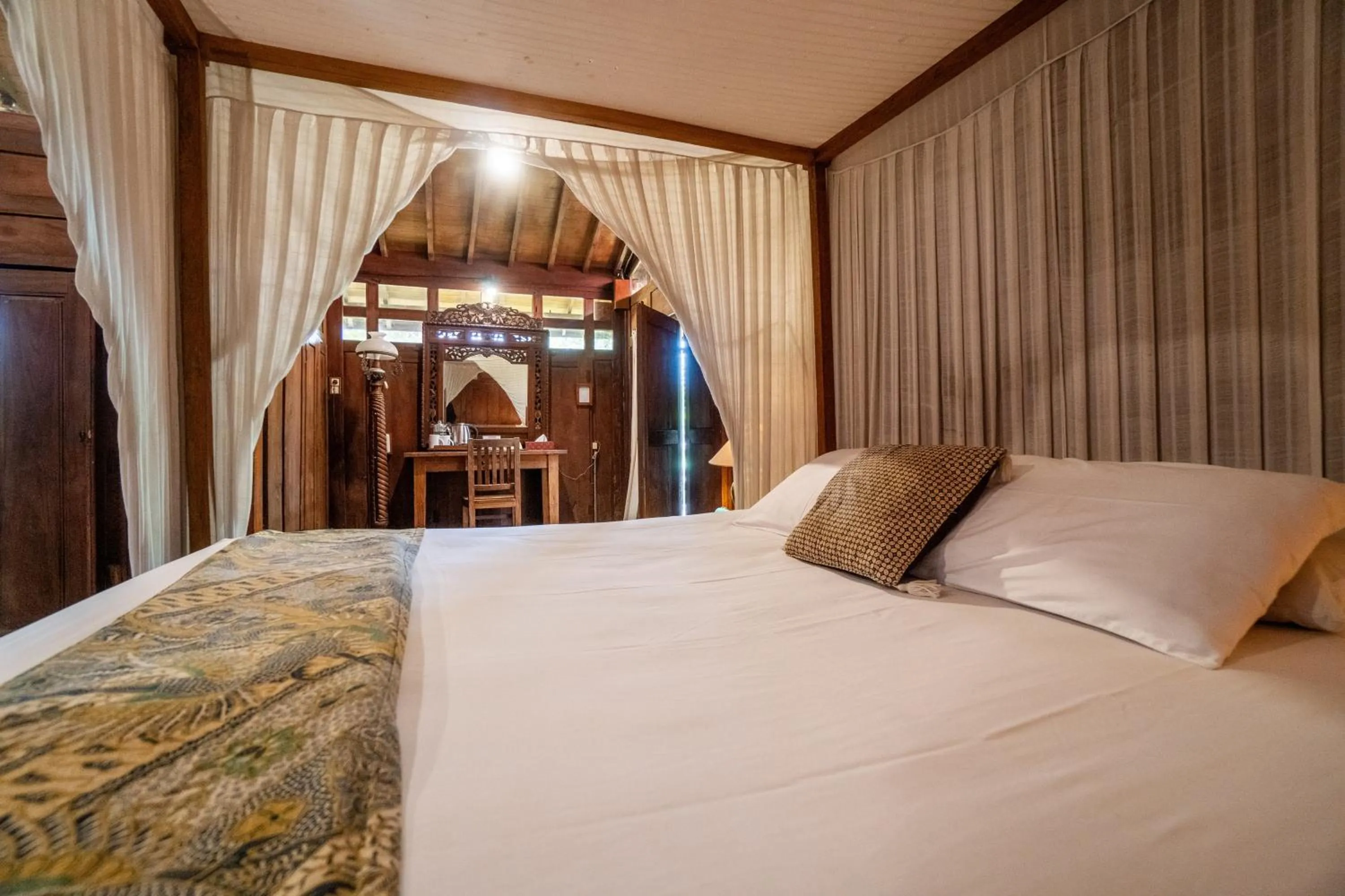 Bed in Tembi - Historical Home