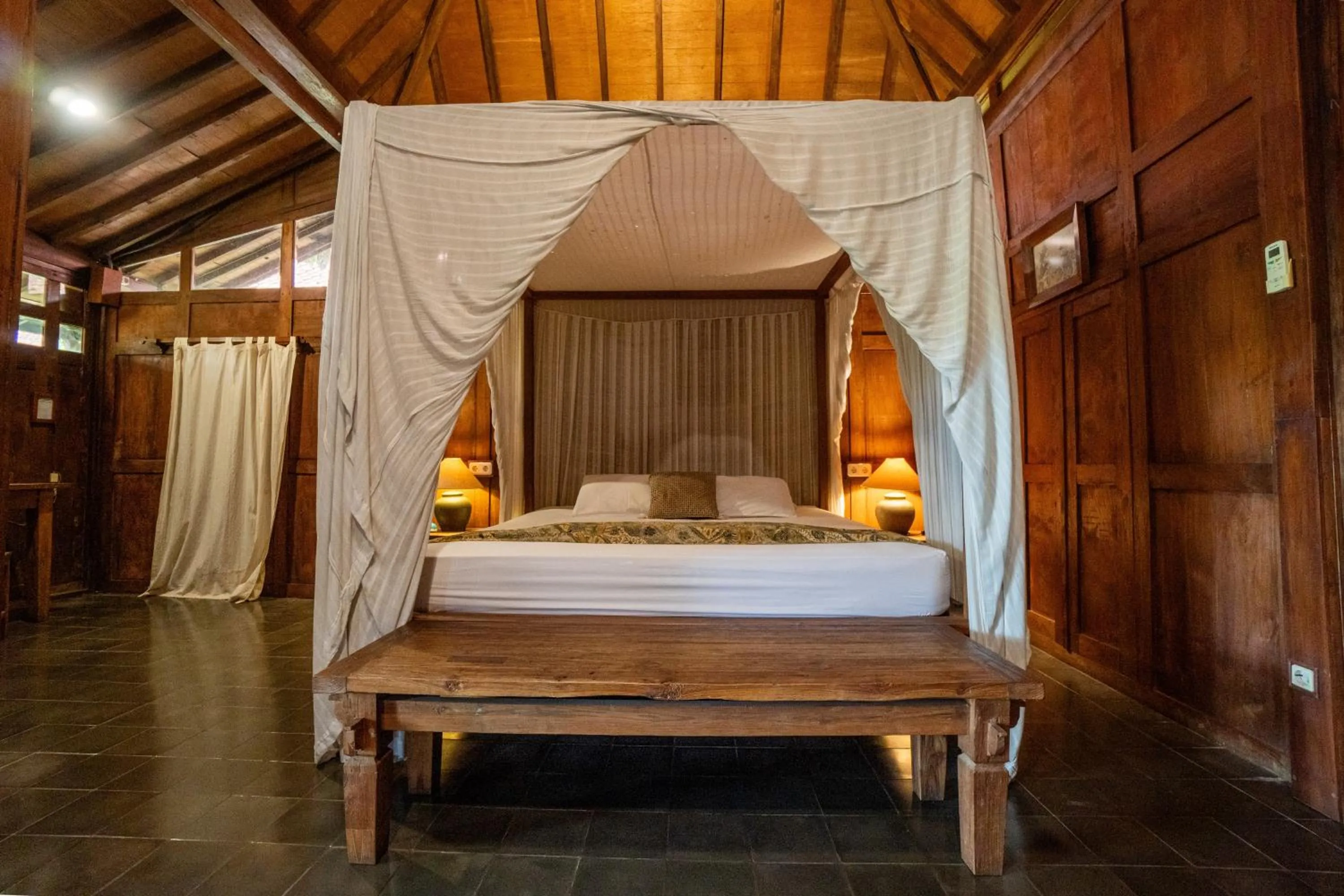 Bed in Tembi - Historical Home