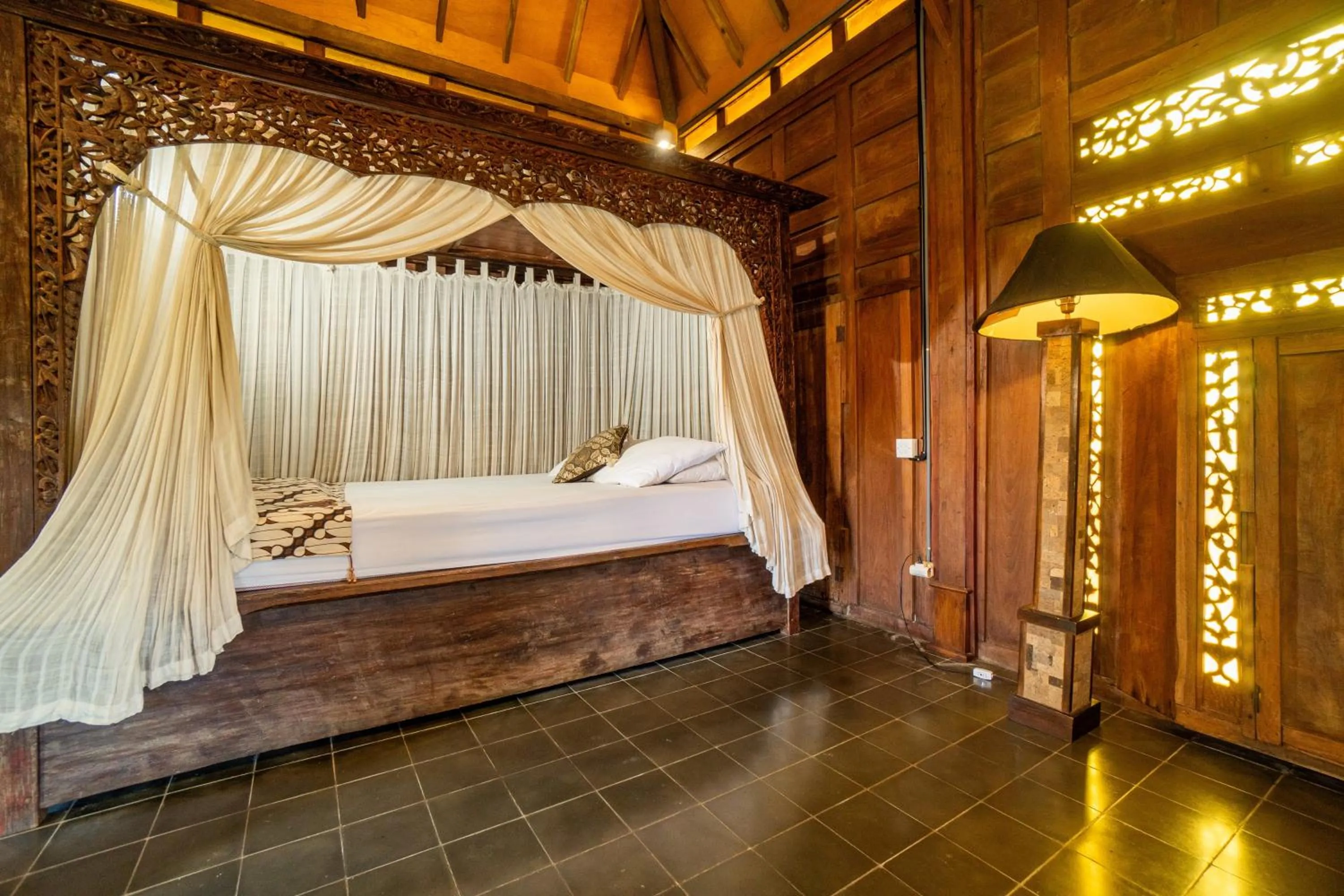 Bed in Tembi - Historical Home