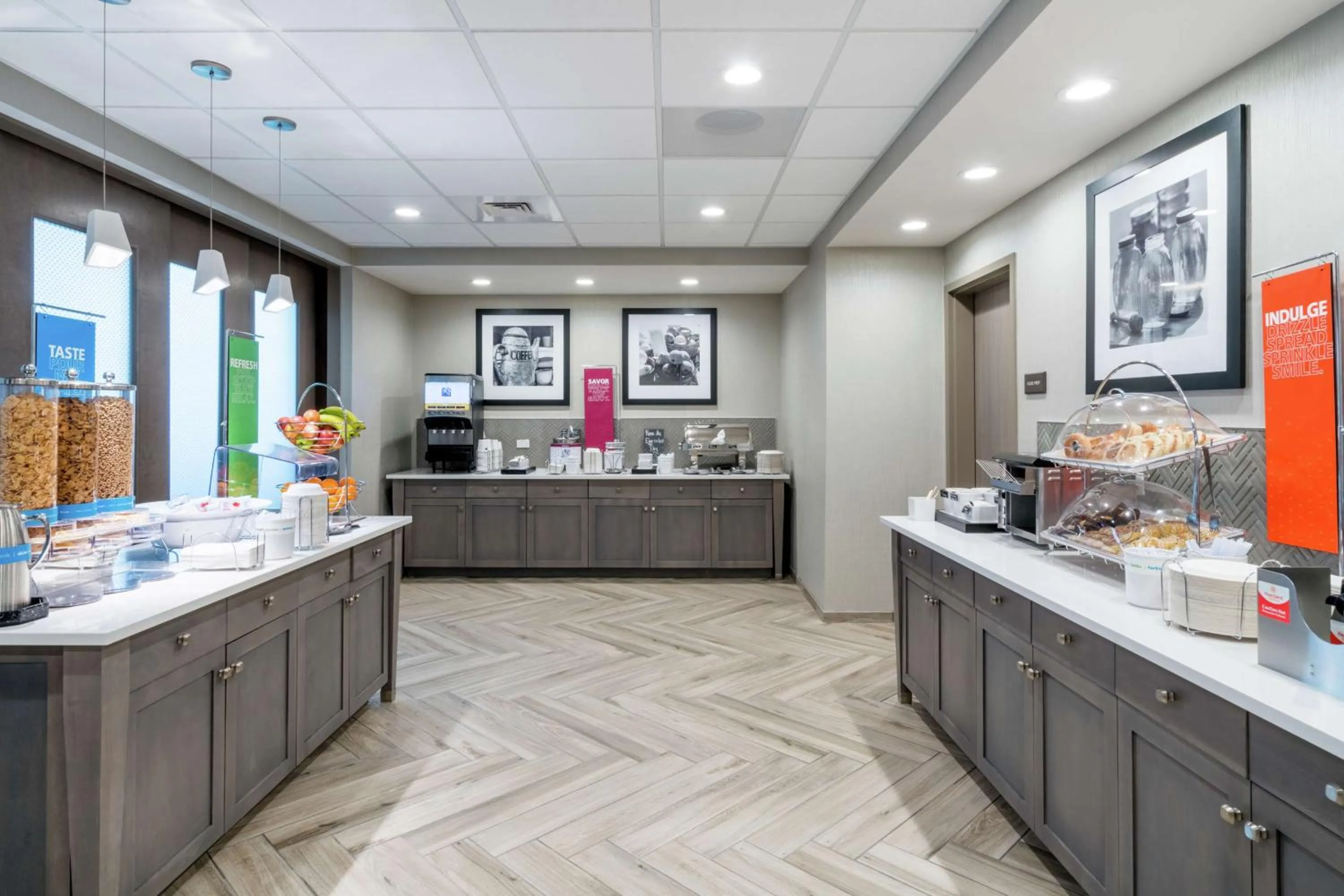 Dining area in Hampton Inn & Suites Glenarden/Washington DC