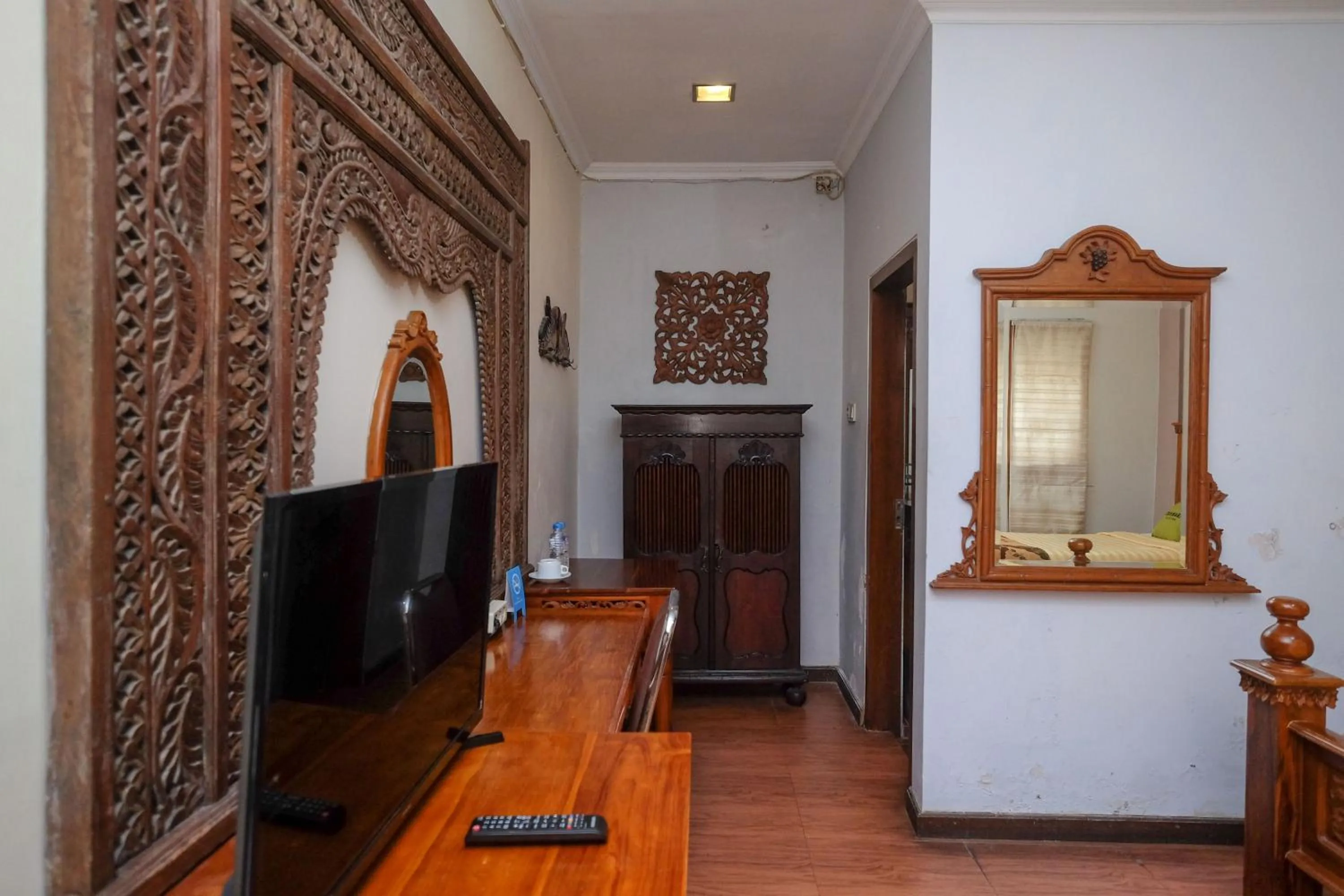 TV and multimedia in Urbanview Omah Eka Santi by RedDoorz