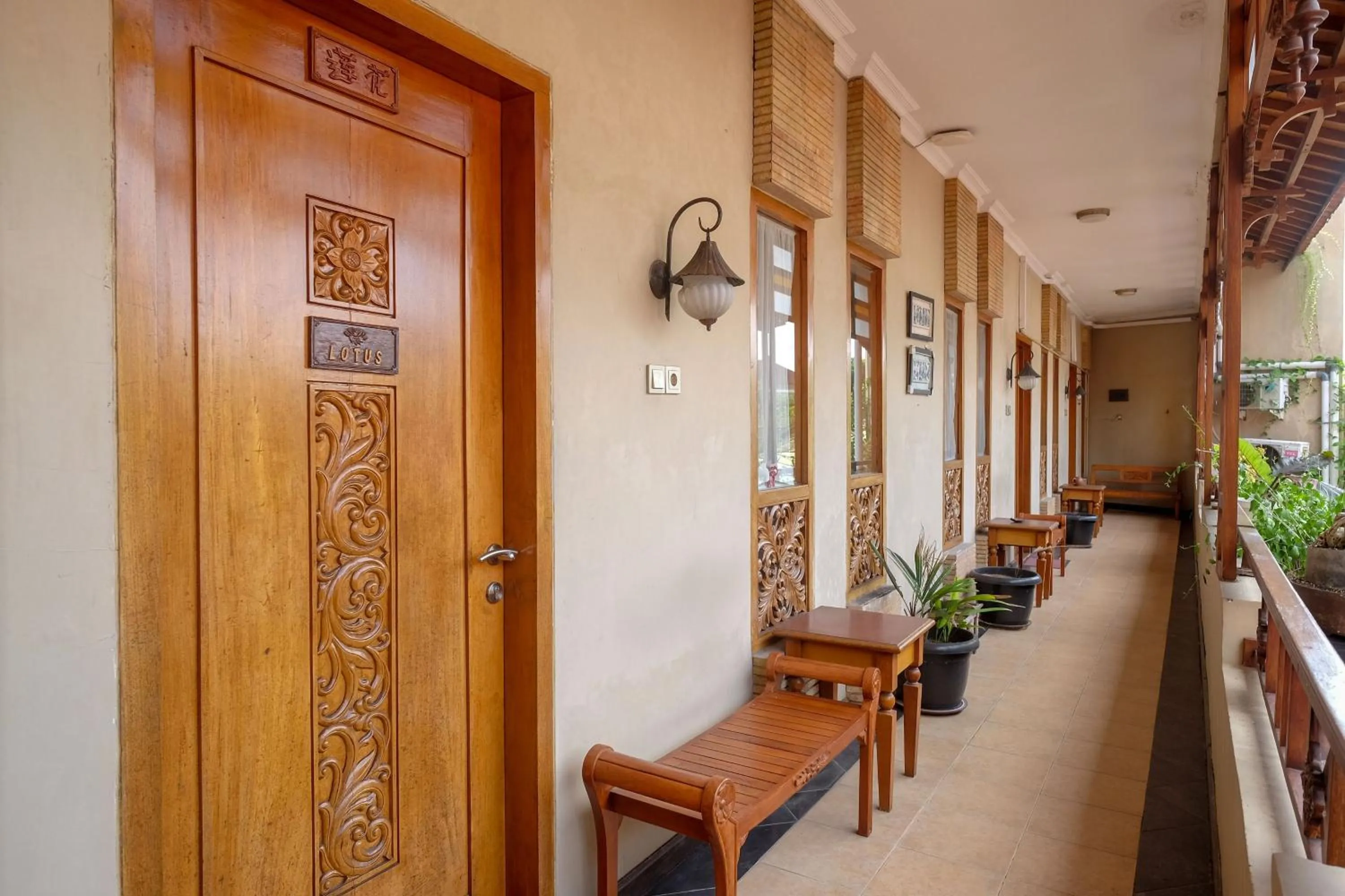 Seating area in Urbanview Omah Eka Santi by RedDoorz