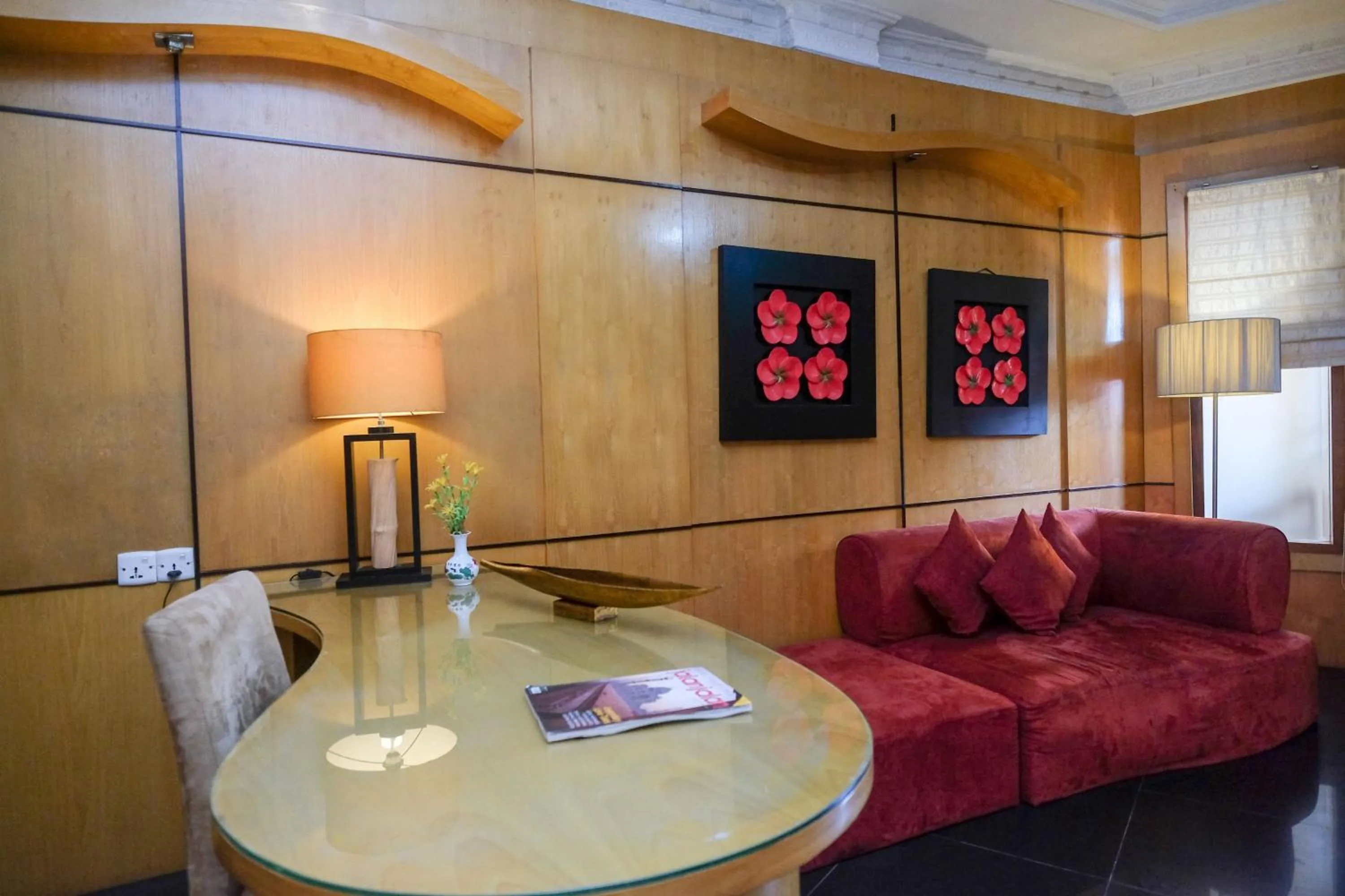 Seating area in Urbanview Omah Eka Santi by RedDoorz