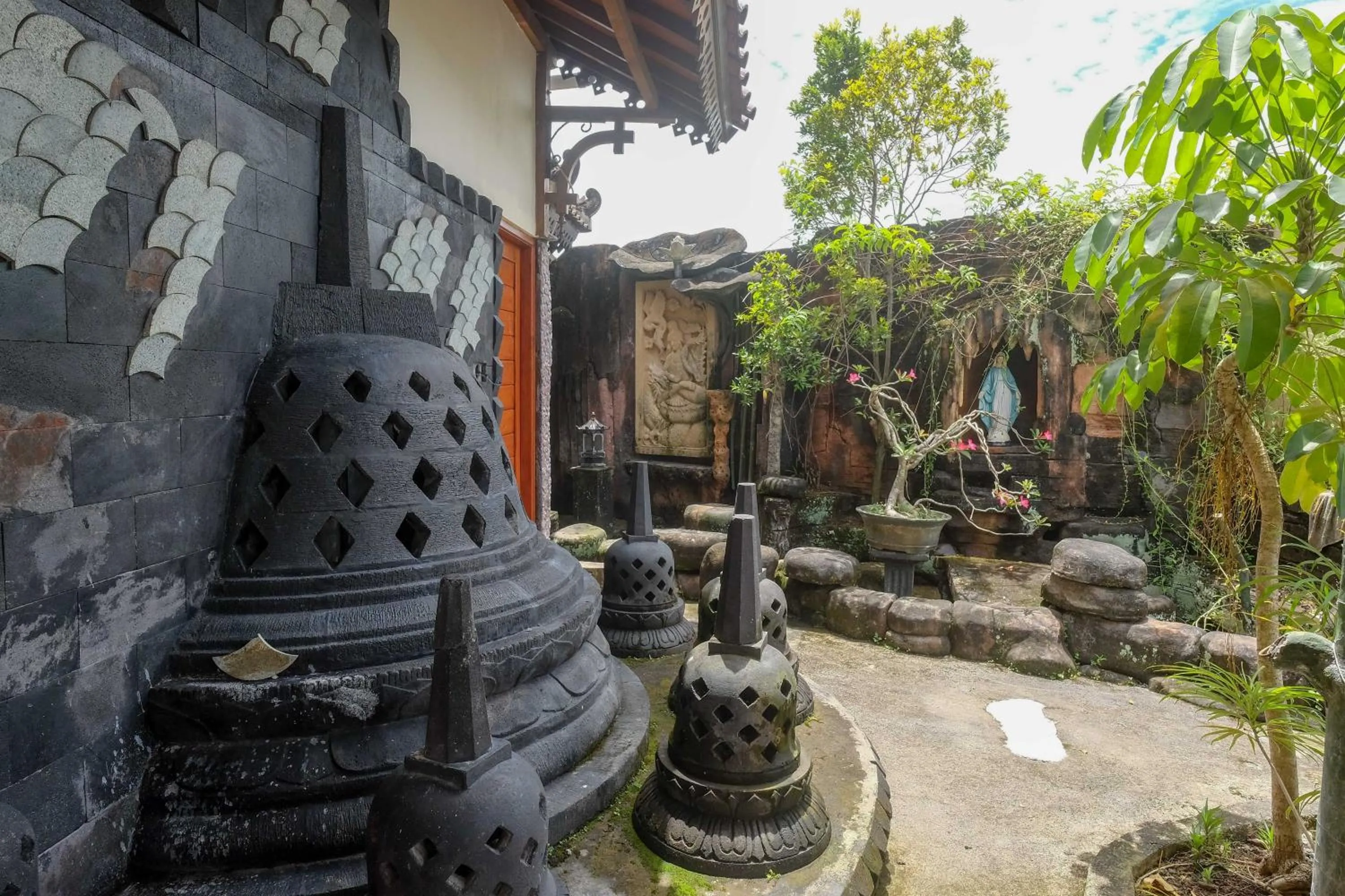 Property building in Urbanview Omah Eka Santi by RedDoorz