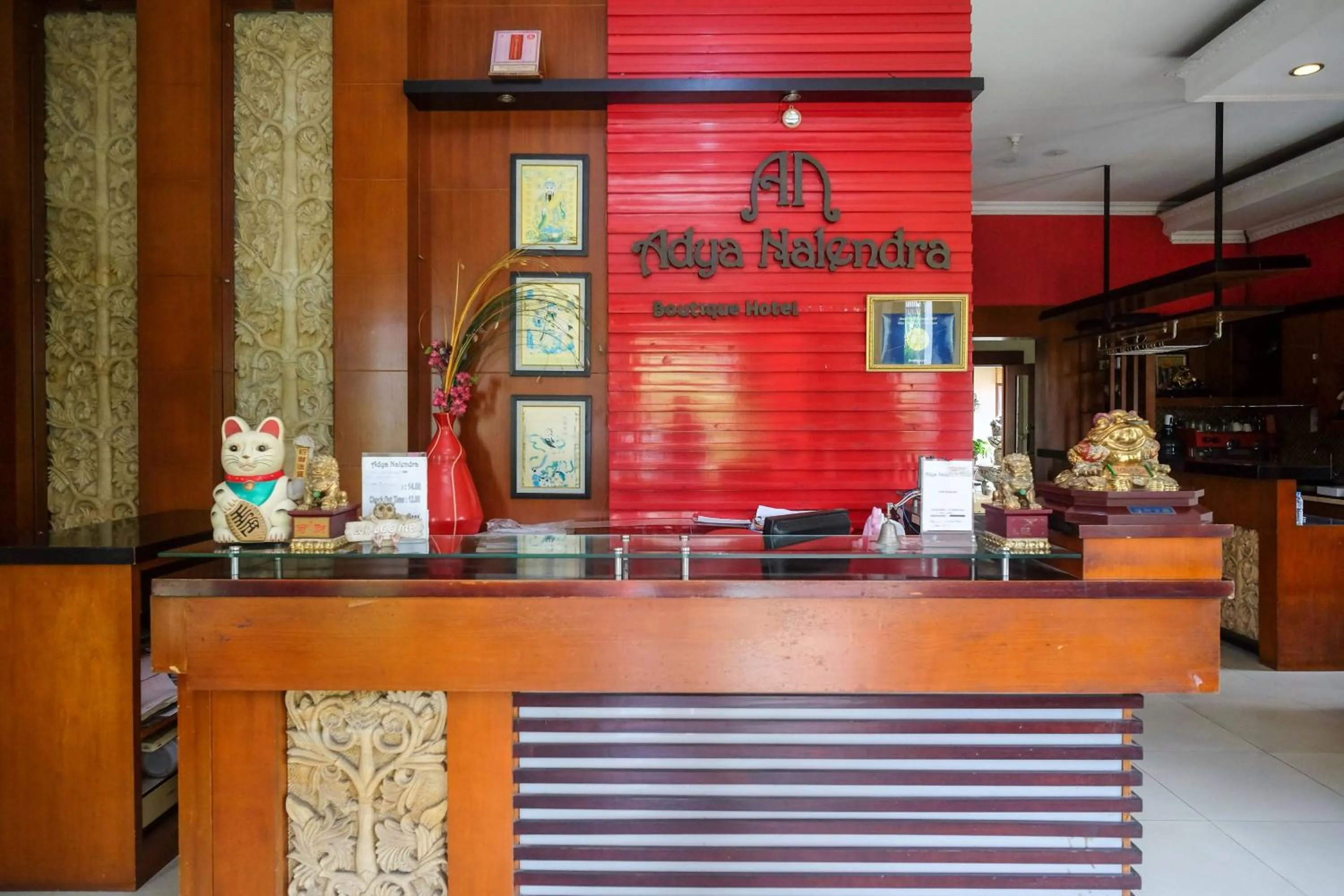 Lobby or reception in Urbanview Omah Eka Santi by RedDoorz